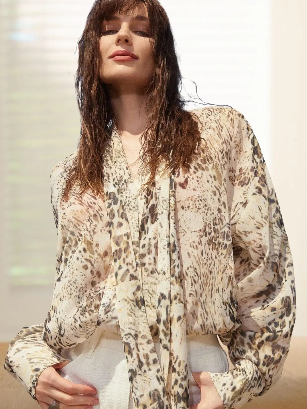 Blusa-Ampla-Animal-Print - EstiloE, Camisa Manga Longa, Camisa Feminina Manga Longa, Camisa Feminina Estampada, Blusa Feminina Chiffon, Blusa Feminina, Blusa Sofisticada, Blusa Manga Longa, Blusa Feminina Animal Print, Blusa Estampa Onça, Estampa Animal Print