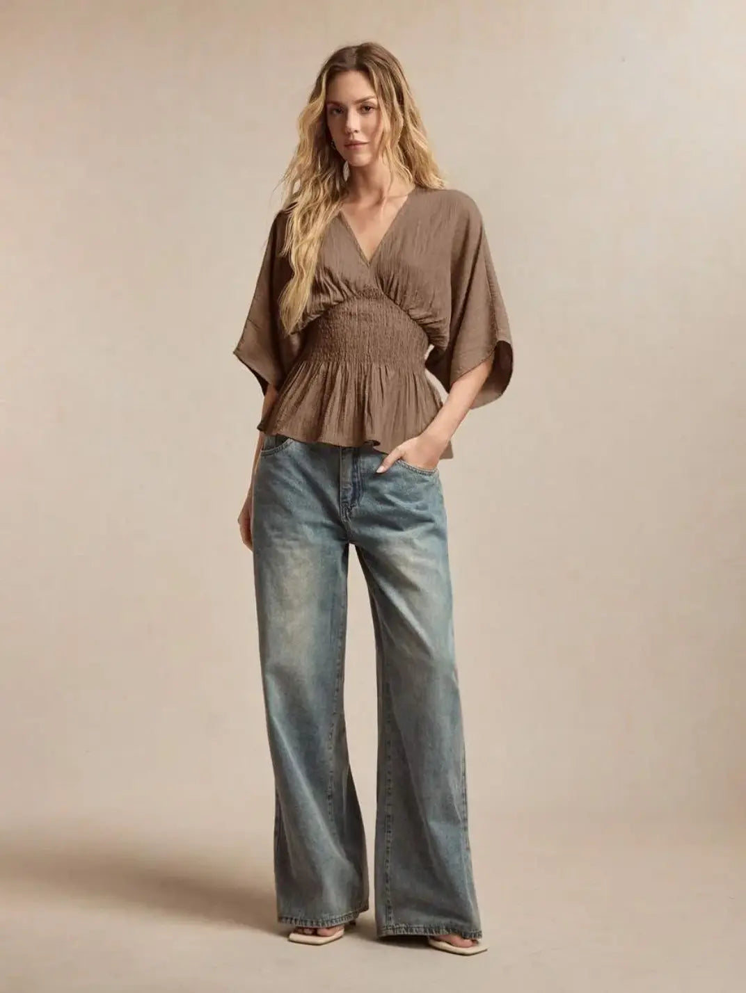 Blusa Manga Morcego Cintura Elástica Marrom - EtiloE, Blusa Feminina, Camisa Feminina Meia Manga, Blusa Feminina Meia Manga, Blusa Feminina Manga Morcego, Blusa Feminina Marrom, Blusa Marrom, Blusinha Feminina Marrom, Blusa franzida, Blusa com Elástico