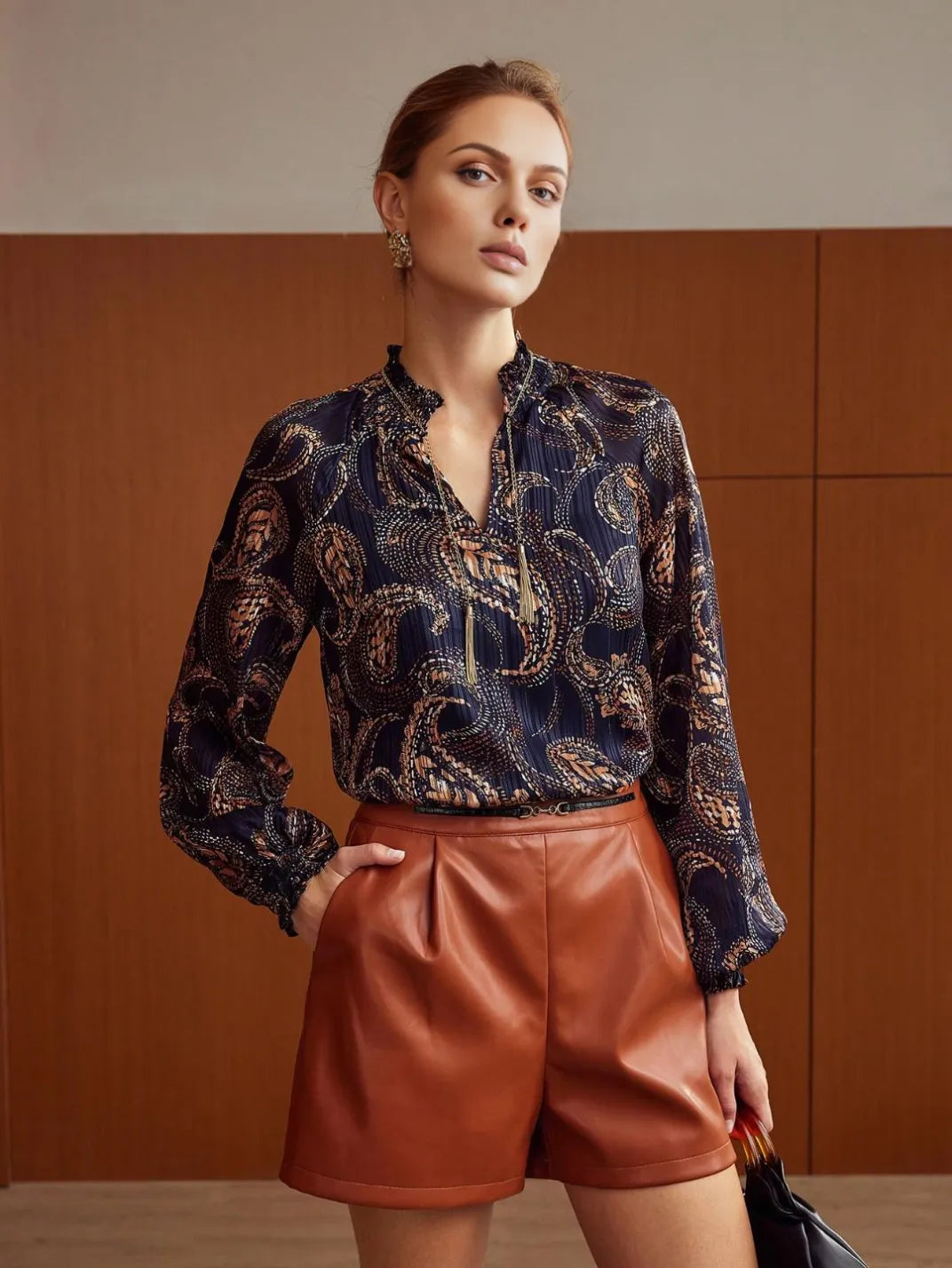 Blusa Manga Longa com Textura Paisley - EstiloE, Camisa Manga Longa, Camisa Feminina Manga Longa, Camisa Feminina Floral, Camisa Feminina Estampada, Camisa Feminina, Blusa Sofisticada, Blusa Manga Longa, Blusa Feminina Marinho, Blusa Feminina, Blusa Estampa Pasley, Blusa Elegante