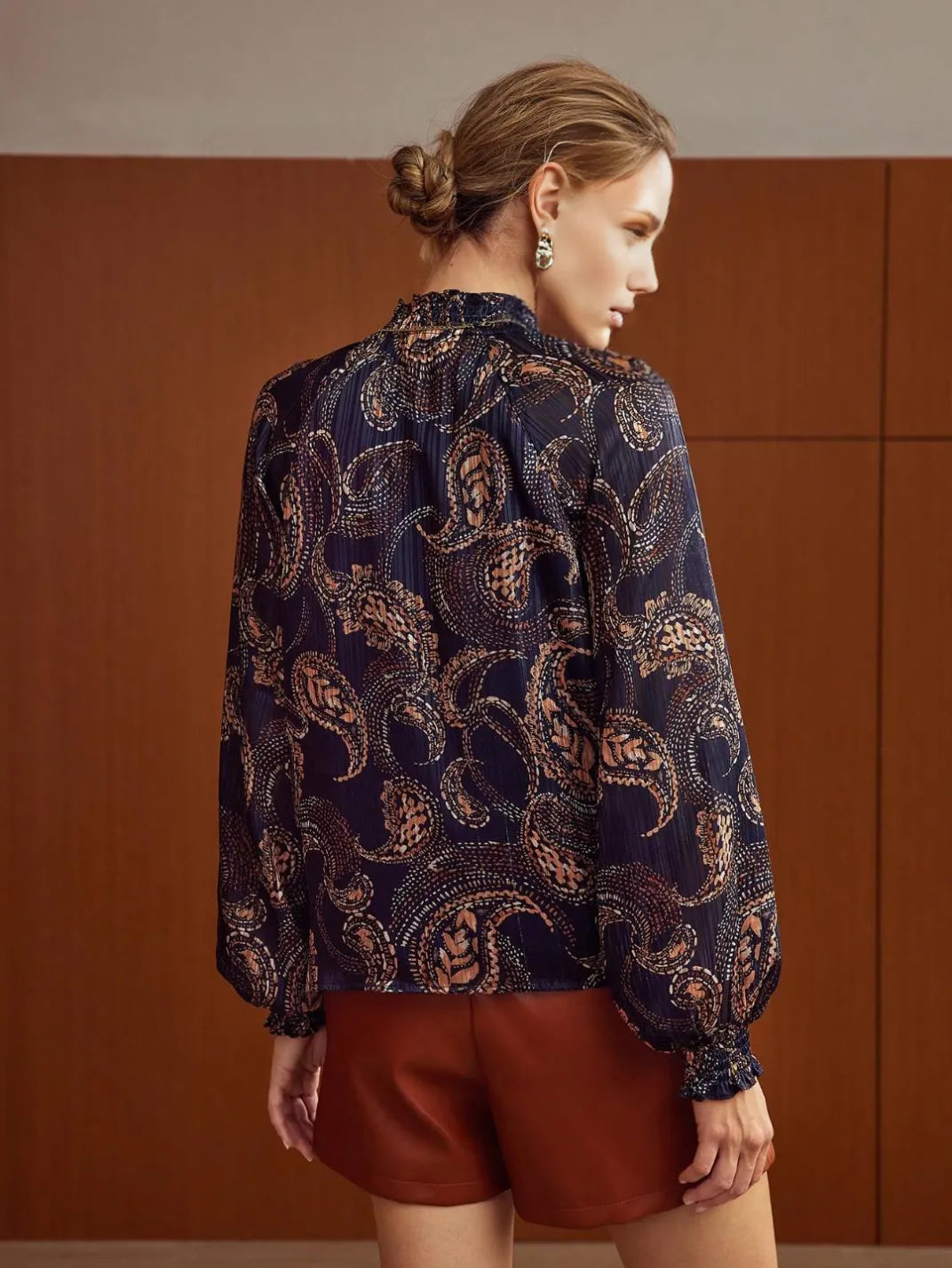 Blusa Manga Longa com Textura Paisley - EstiloE, Camisa Manga Longa, Camisa Feminina Manga Longa, Camisa Feminina Floral, Camisa Feminina Estampada, Camisa Feminina, Blusa Sofisticada, Blusa Manga Longa, Blusa Feminina Marinho, Blusa Feminina, Blusa Estampa Pasley, Blusa Elegante