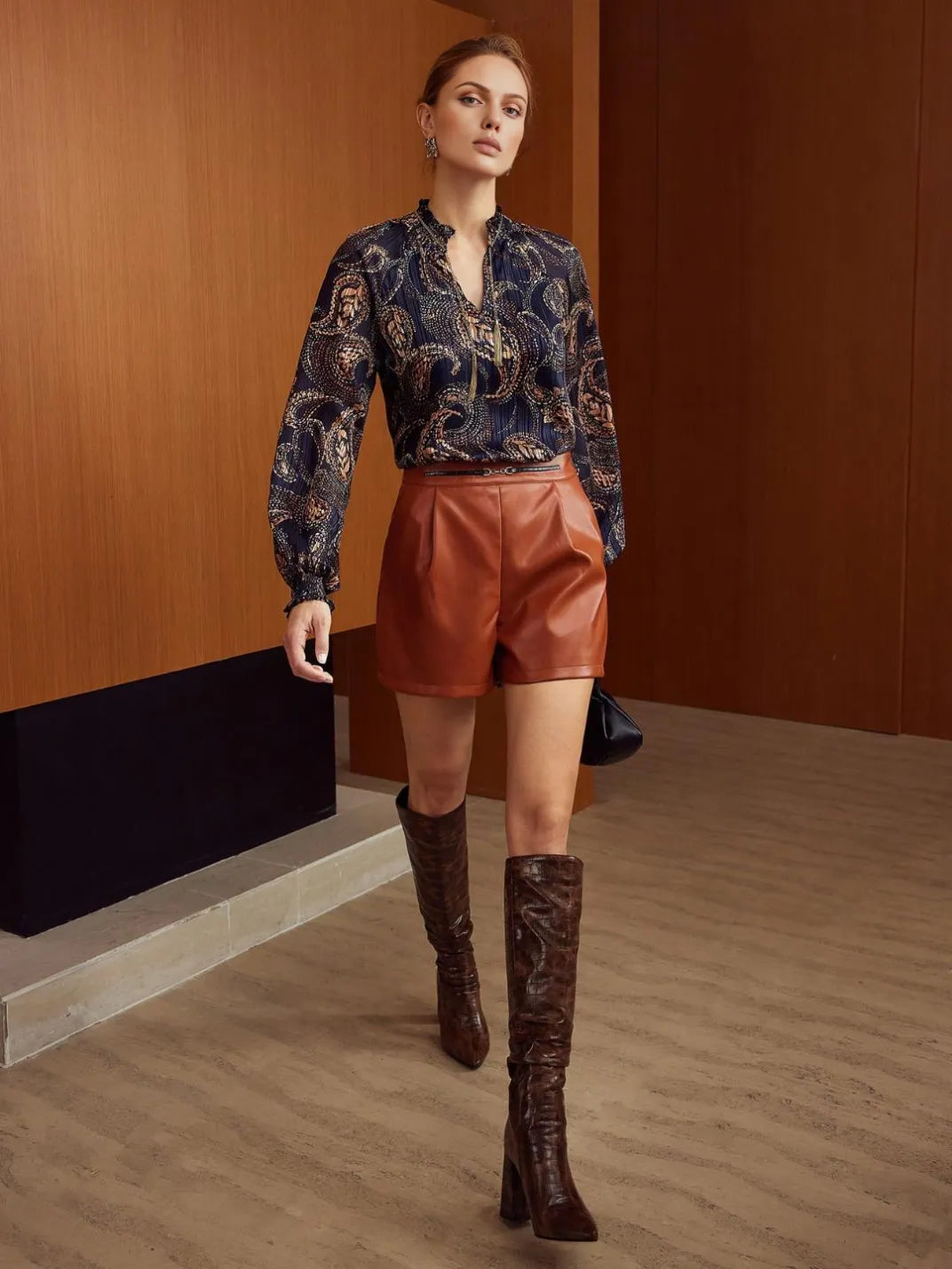 Blusa Manga Longa com Textura Paisley - EstiloE, Camisa Manga Longa, Camisa Feminina Manga Longa, Camisa Feminina Floral, Camisa Feminina Estampada, Camisa Feminina, Blusa Sofisticada, Blusa Manga Longa, Blusa Feminina Marinho, Blusa Feminina, Blusa Estampa Pasley, Blusa Elegante