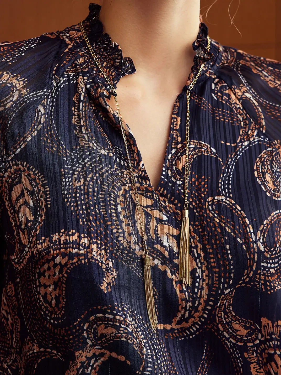 Blusa Manga Longa com Textura Paisley - EstiloE, Camisa Manga Longa, Camisa Feminina Manga Longa, Camisa Feminina Floral, Camisa Feminina Estampada, Camisa Feminina, Blusa Sofisticada, Blusa Manga Longa, Blusa Feminina Marinho, Blusa Feminina, Blusa Estampa Pasley, Blusa Elegante