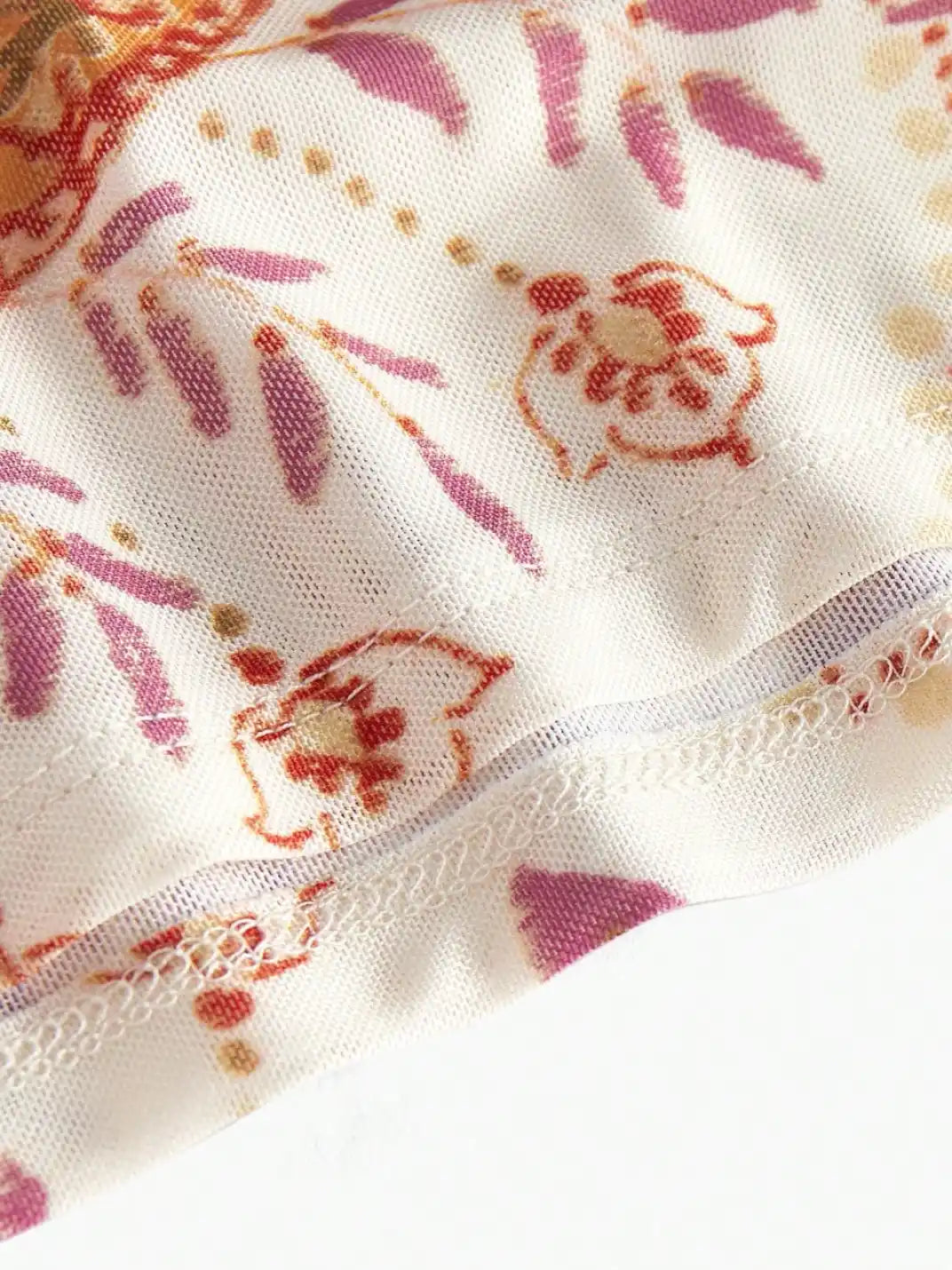 Blusa Manga Curta Malha Tule Paisley - EstiloE, Blusa Manga Curta, Blusa Feminina Manga Curta, Blusa Feminina Floral, Blusa Feminina Estampada, Blusa Feminina, Blusa Estampa Paisley, Blusa Manga Curta Paisley, Camiseta estampada, Camiseta Feminina, Blusa de Malha, Blusa de Tule