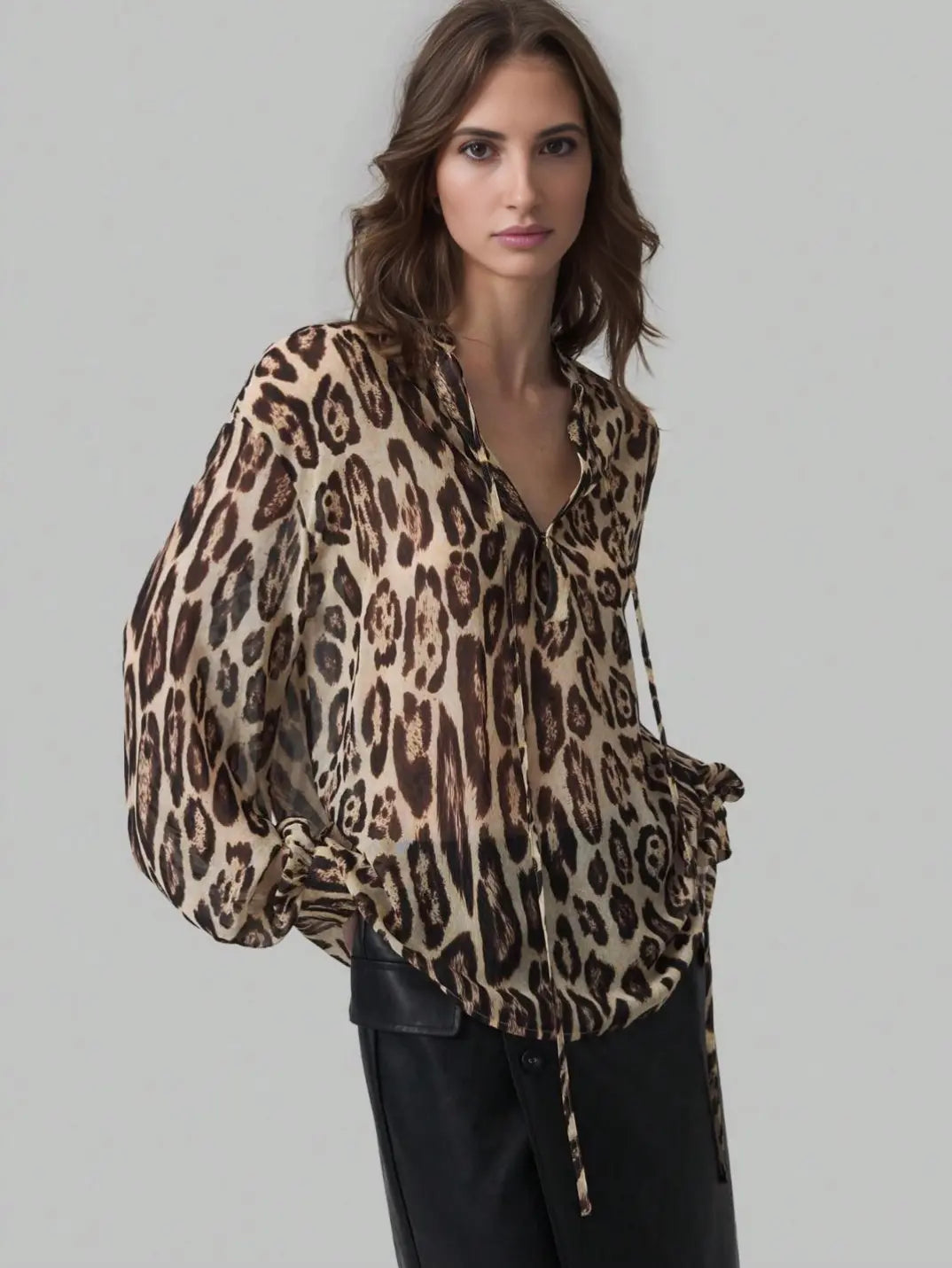 Blusa Manga Longa Modelagem Ampla Onça - EstiloE, Camisa Manga Longa, Camisa Feminina Manga Longa, Camisa Feminina Estampada, Camisa Feminina Chiffon, Camisa Feminina, Blusa Sofisticada, Blusa Manga Longa, Camisa Feminina Animal Print, Camisa Estampa Onça, Estampa Animal Print, Blusa Bata
