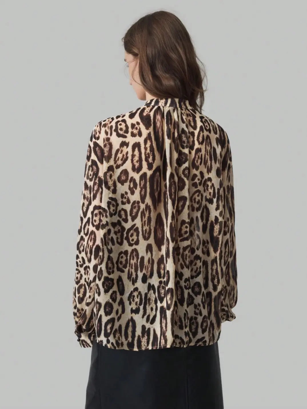 Blusa Manga Longa Modelagem Ampla Onça - EstiloE, Camisa Manga Longa, Camisa Feminina Manga Longa, Camisa Feminina Estampada, Camisa Feminina Chiffon, Camisa Feminina, Blusa Sofisticada, Blusa Manga Longa, Camisa Feminina Animal Print, Camisa Estampa Onça, Estampa Animal Print, Blusa Bata