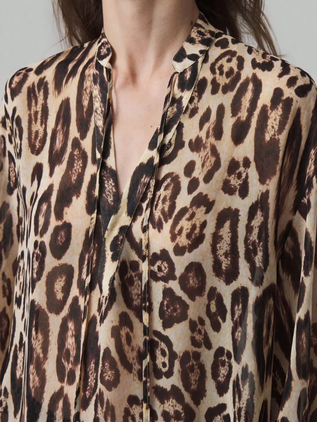 Blusa Manga Longa Modelagem Ampla Onça - EstiloE, Camisa Manga Longa, Camisa Feminina Manga Longa, Camisa Feminina Estampada, Camisa Feminina Chiffon, Camisa Feminina, Blusa Sofisticada, Blusa Manga Longa, Camisa Feminina Animal Print, Camisa Estampa Onça, Estampa Animal Print, Blusa Bata