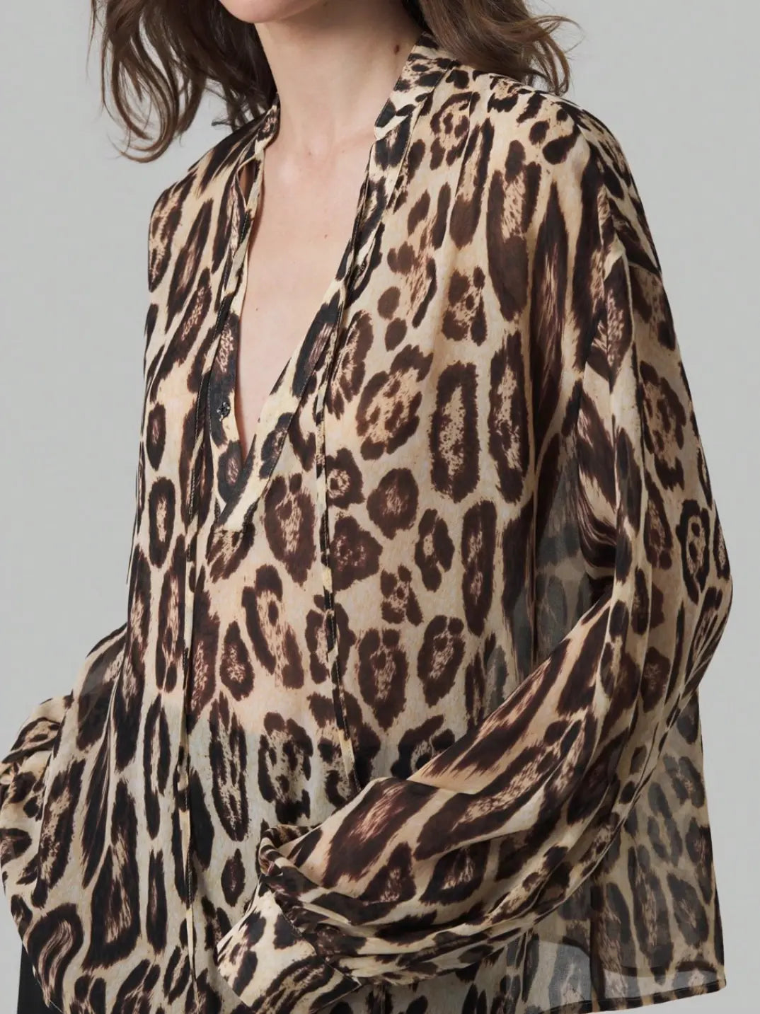 Blusa Manga Longa Modelagem Ampla Onça - EstiloE, Camisa Manga Longa, Camisa Feminina Manga Longa, Camisa Feminina Estampada, Camisa Feminina Chiffon, Camisa Feminina, Blusa Sofisticada, Blusa Manga Longa, Camisa Feminina Animal Print, Camisa Estampa Onça, Estampa Animal Print, Blusa Bata