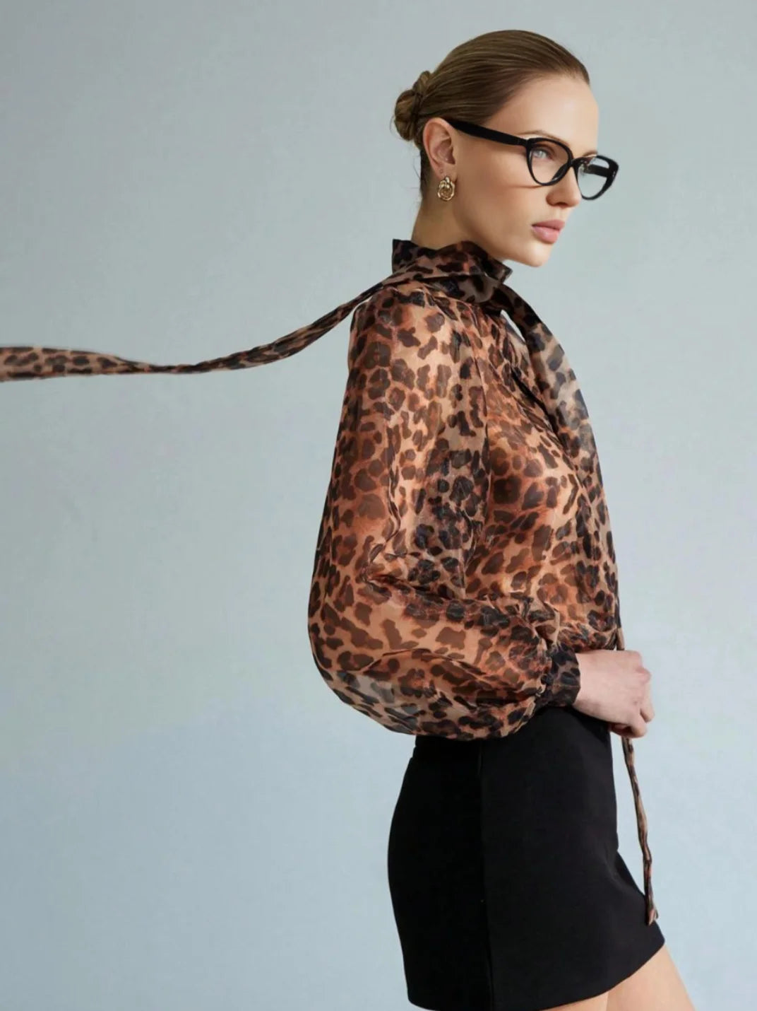 Blusa Manga Longa Organza Onça - EstiloE, Blusa Manga Longa, Camisa Feminina Manga Longa, Blusa Feminina Estampada, Camisa Feminina Organza, Camisa Feminina, Blusa Sofisticada, Blusa Manga Longa, Blusa Feminina Animal Print, Camisa Estampa Onça, Estampa Animal Print, Camisa Feminina Elegante