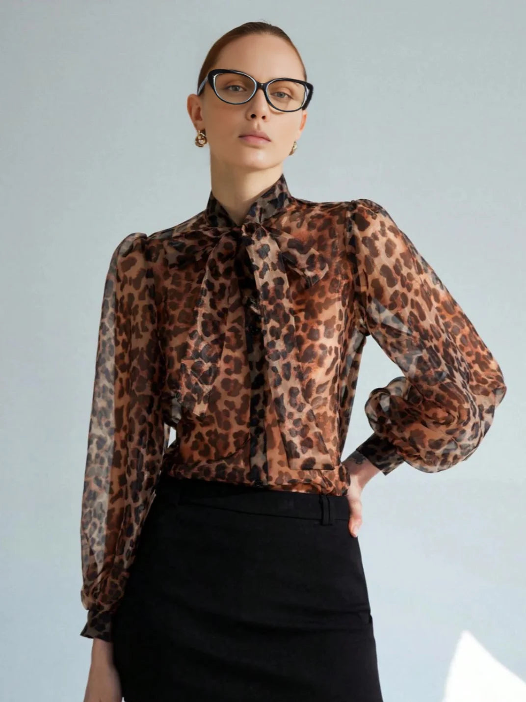 Blusa Manga Longa Organza Onça - EstiloE, Blusa Manga Longa, Camisa Feminina Manga Longa, Blusa Feminina Estampada, Camisa Feminina Organza, Camisa Feminina, Blusa Sofisticada, Blusa Manga Longa, Blusa Feminina Animal Print, Camisa Estampa Onça, Estampa Animal Print, Camisa Feminina Elegante