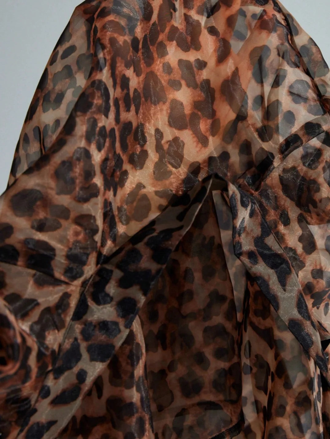 Blusa Manga Longa Organza Onça - EstiloE, Blusa Manga Longa, Camisa Feminina Manga Longa, Blusa Feminina Estampada, Camisa Feminina Organza, Camisa Feminina, Blusa Sofisticada, Blusa Manga Longa, Blusa Feminina Animal Print, Camisa Estampa Onça, Estampa Animal Print, Camisa Feminina Elegante