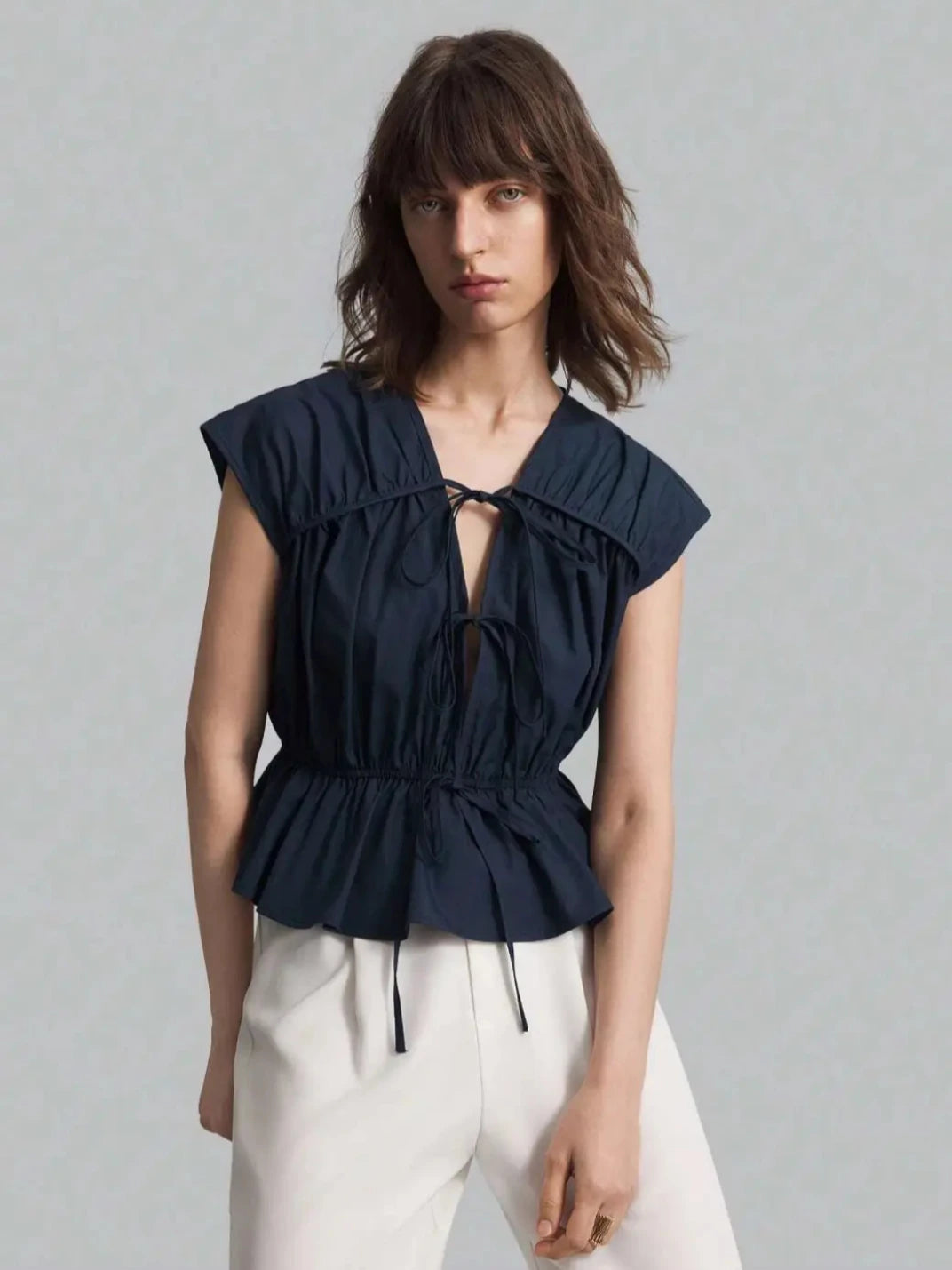 Blusa Sem Manga Franzida Laços Marinho - EtiloE, Blusa Feminina, Camisa Feminina sem Manga, Blusa Feminina Marinho, Blusa Azul Marinho, Blusinha Feminina Azul, Blusa franzida, Blusa com Laços
