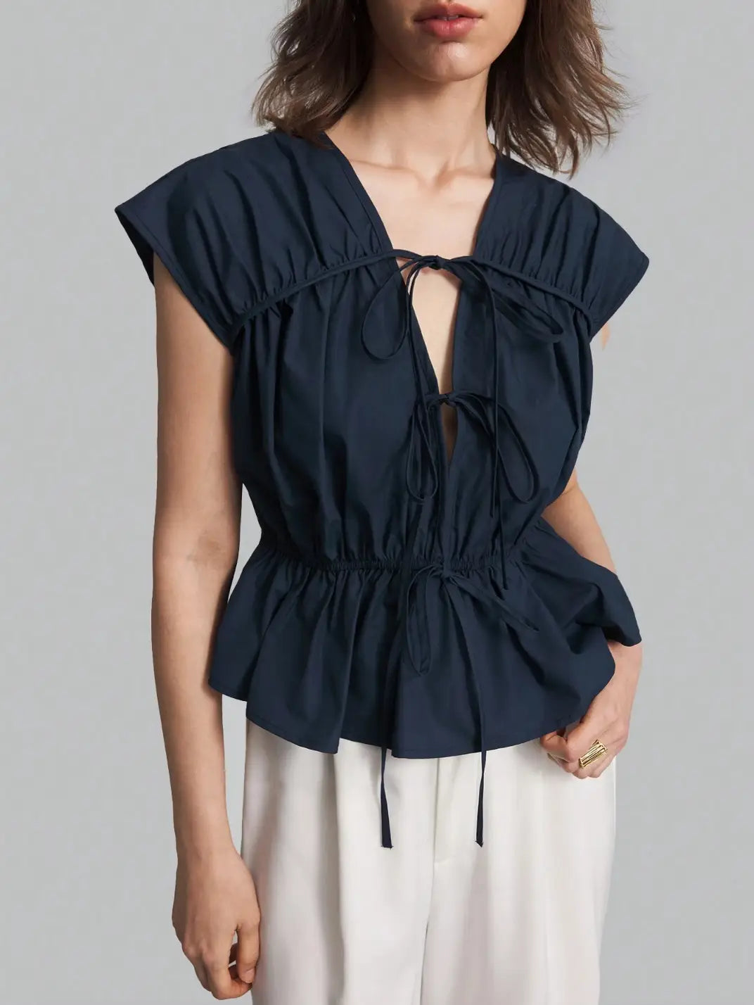 Blusa Sem Manga Franzida Laços Marinho - EtiloE, Blusa Feminina, Camisa Feminina sem Manga, Blusa Feminina Marinho, Blusa Azul Marinho, Blusinha Feminina Azul, Blusa franzida, Blusa com Laços