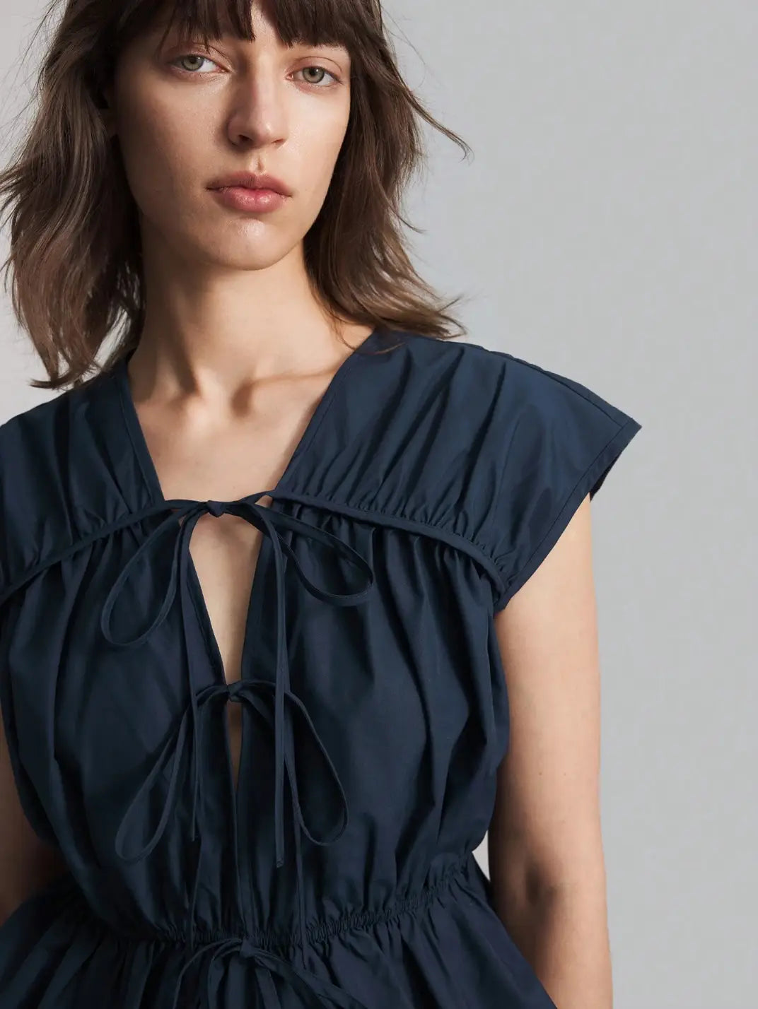 Blusa Sem Manga Franzida Laços Marinho - EtiloE, Blusa Feminina, Camisa Feminina sem Manga, Blusa Feminina Marinho, Blusa Azul Marinho, Blusinha Feminina Azul, Blusa franzida, Blusa com Laços