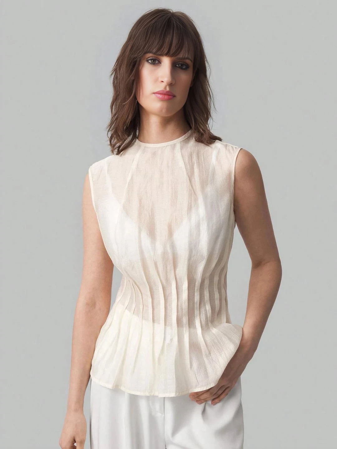 Blusa Sem Manga Pregas na Cintura Bege - EstiloE, Blusa Feminina, Camisa Feminina sem Manga, Blusa com Prega, Blusa Acinturada, Blusa sem Manga, Blusa Bege, Blusa Feminina Bege, Blusa Marfim