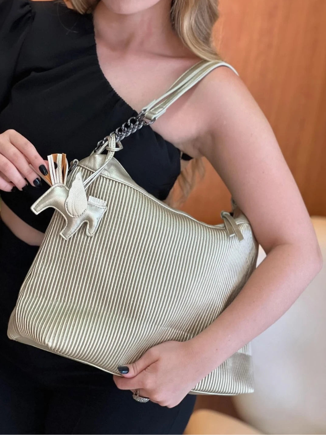 Bolsa Grande Canelado Soft Dourada EstiloE, Bolsa Feminina Grande, Bolsa de Ombro, Bolsa Grande, Bolsa Grande Feminina, Bolsa Casual, Bolsa Dourada Grande