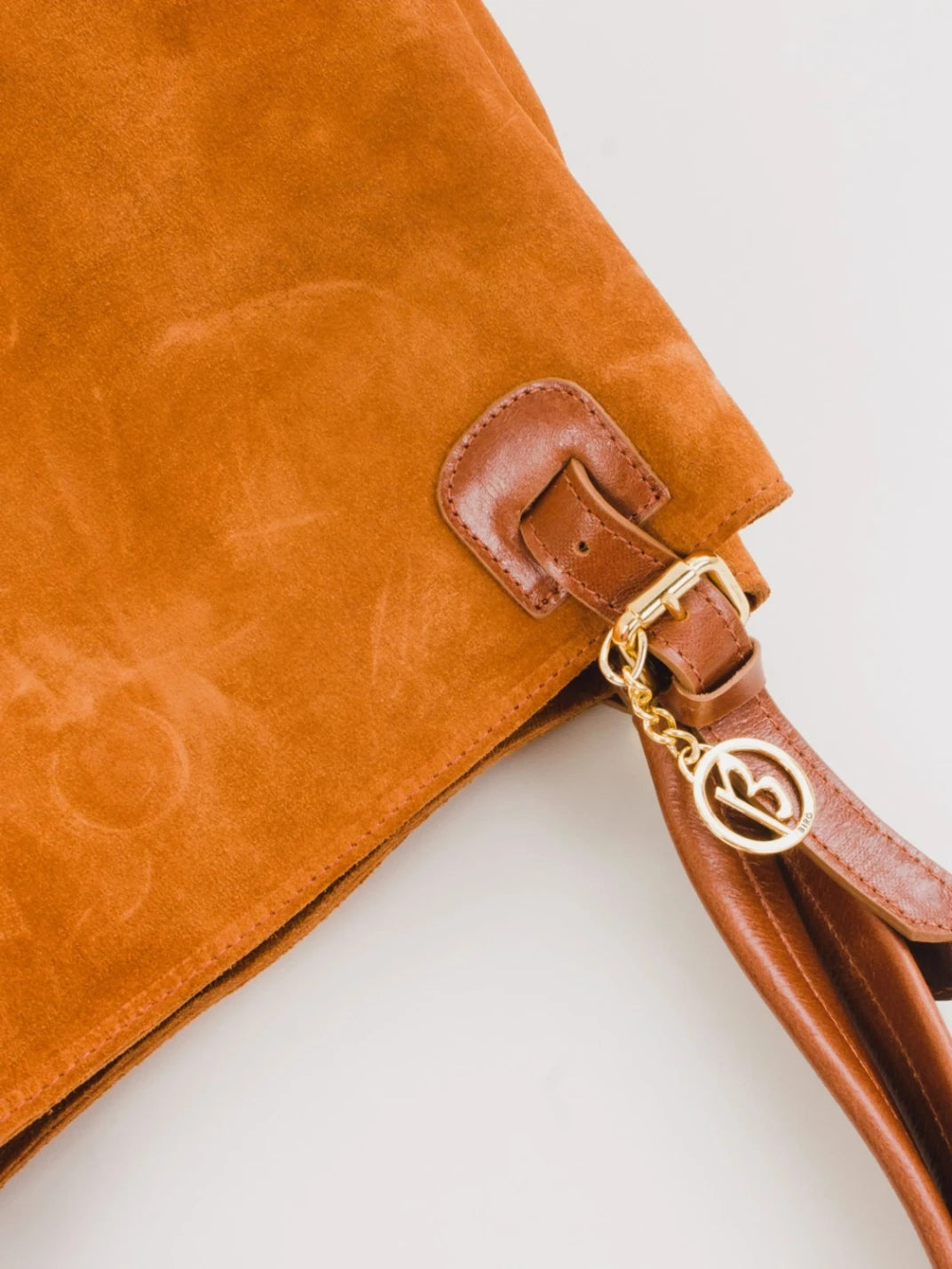 Bolsa Grande Couro Camurça Boho - EstiloE, Bolsa Feminina Grande, Bolsa de Ombro, Bolsa Grande, Bolsa Grande Feminina, Bolsa Casual, Bolsa Grande de Couro, Bolsa de Couro, Bolsa Feminina de Couro, Bolsa Couro Camurça, Bolça de Camurça, Bolsa de Couro Legítimo