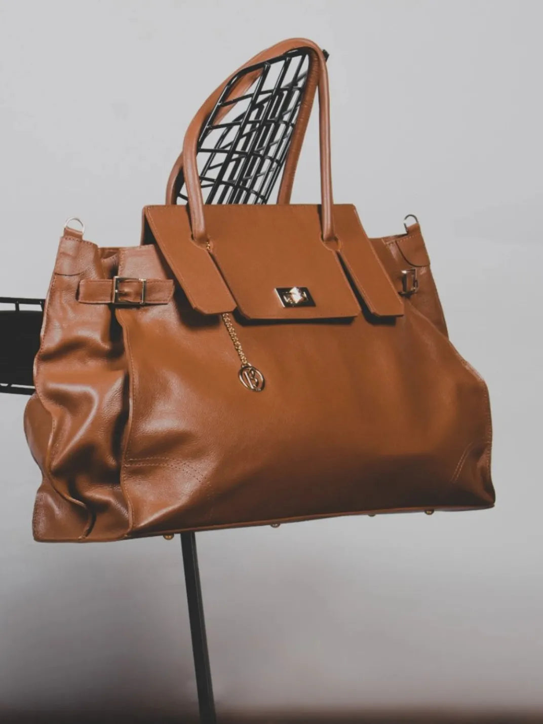 Bolsa Grande Couro Elegance Maxi - EstiloE, Bolsa Feminina Grande, Bolsa de Ombro, Bolsa Grande, Bolsa Grande Feminina, Bolsa Casual, Bolsa Grande de Couro, Bolsa de Couro, Bolsa Feminina de Couro, Bolsa Elegante, Bolsa de couro Legítimo