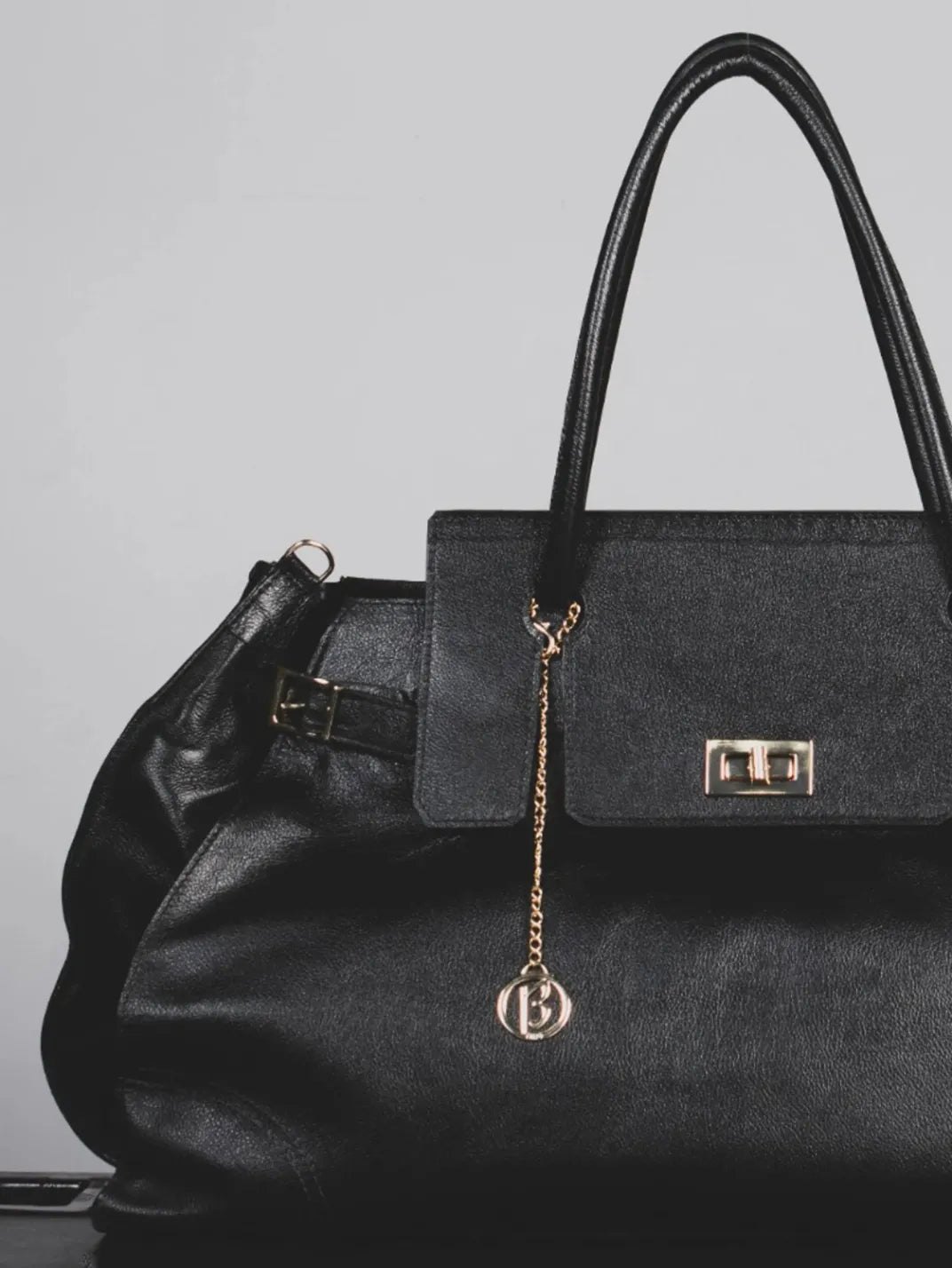 Bolsa Grande Couro Elegance Maxi - EstiloE, Bolsa Feminina Grande, Bolsa de Ombro, Bolsa Grande, Bolsa Grande Feminina, Bolsa Casual, Bolsa Grande de Couro, Bolsa de Couro, Bolsa Feminina de Couro, Bolsa Elegante, Bolsa de couro Legítimo