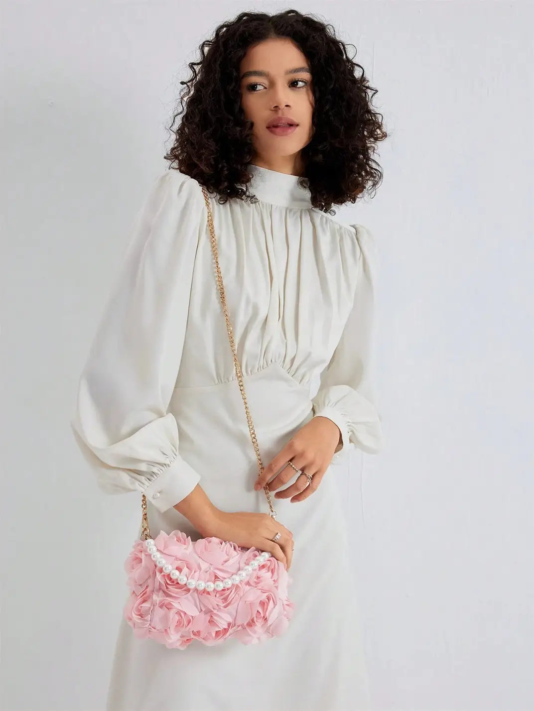 Bolsa Pequena Rosas Alça de Pérolas Rosa - EstiloE, Bolsa Feminina, Bolsa Pequena, Bolsinha Transversal, Bolsa Feminina Pequena, Bolsa Pequena Transversal, Bolsa Clutch, Clutch para Festas, Bolsa de Mão, Bolsa Chique, Bolsa de Festa