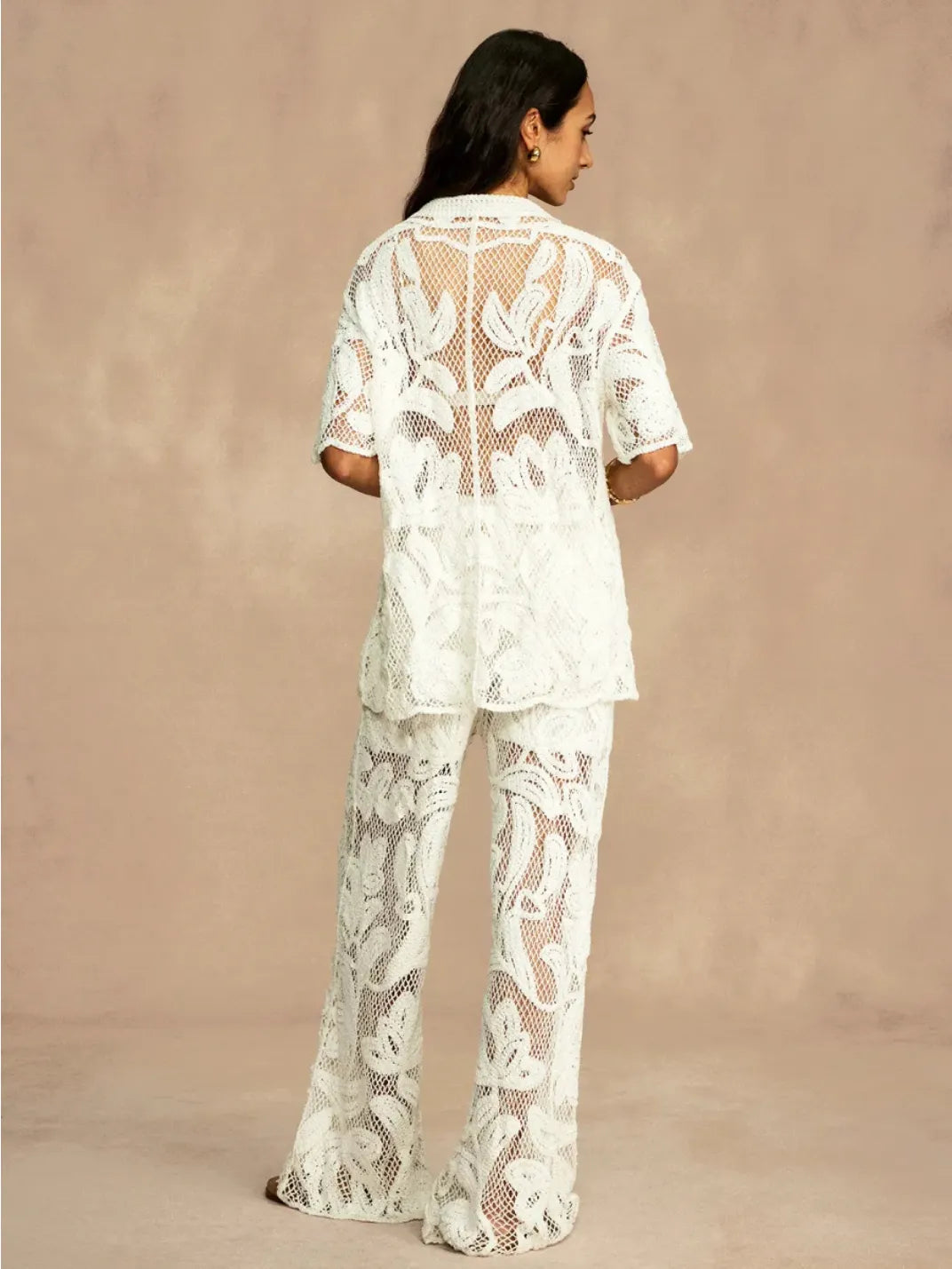 Conjunto Calça e Blusa Crochê Branco EstiloE, Conjunto Feminino, Conjunto Calça e Blusa, Conjunto Feminino Calça e Blusa, Conjunto Feminino Boho, Conjunto Croche Feminino, Conjunto Calça e Blusa Croche, Conjunto Croche Branco, Conjunto Elegante