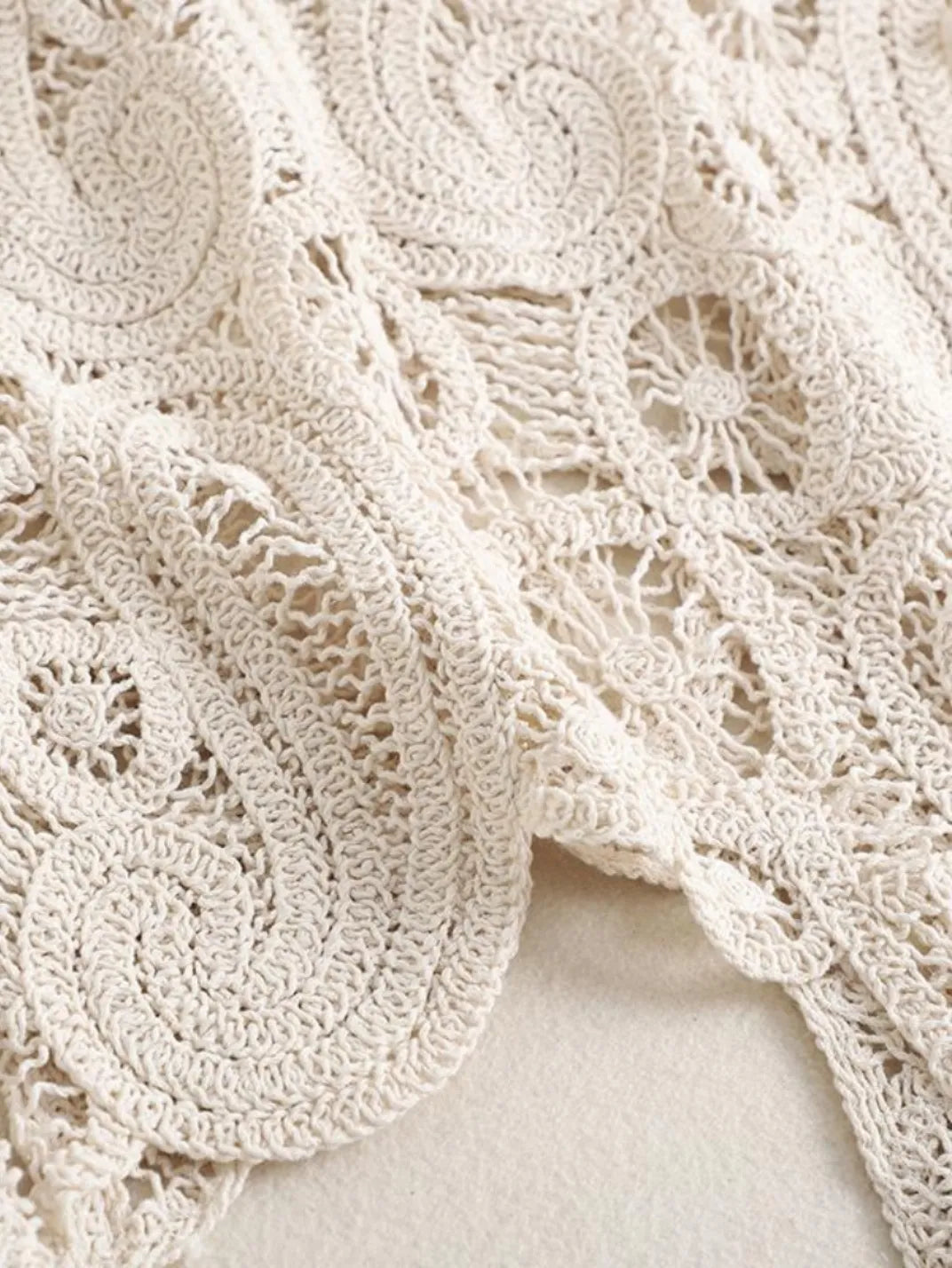 Conjunto Saia e Blusa Crochê Paisley Bege EstiloE, Conjunto Feminino, Conjunto Saia e Blusa, Conjunto Feminino Saia e Blusa, Conjunto Feminino Elegante, Conjunto Croche Feminino, Conjunto Saia e Blusa Croche, Conjunto Croche Bege