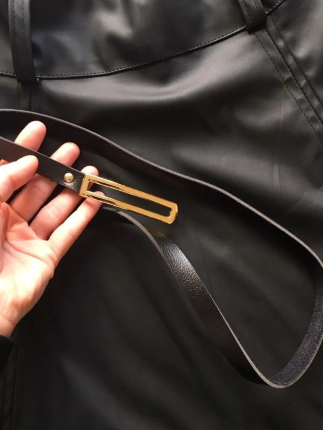 Saia Longa Couro Eco com Cinto Preto - EstiloE, Saia Longa, Saia Couro Eco, Saia Feminina, Saia Casual, Saia Soltinha, Saia Couro Sintético, Saia Elegante, Saia Preta