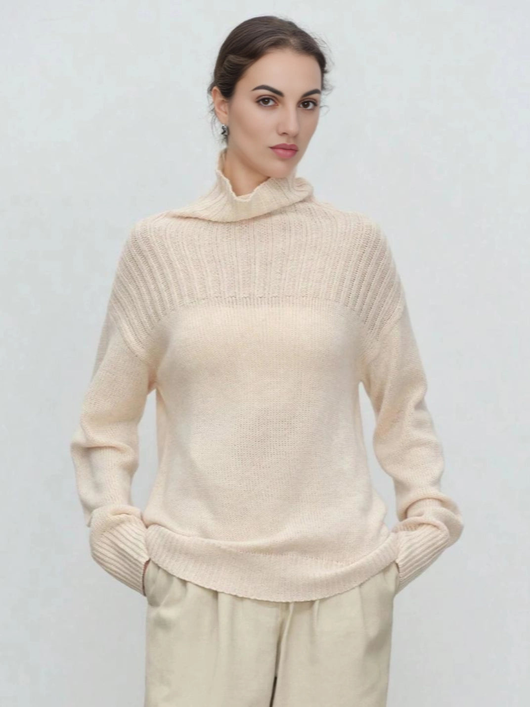 Suéter Feminino Tricot Gola Alta Ombro Canelado - EstiloE, Suéter Feminino, Suéter Tricot, Tricô Feminino, Suéter Elegante, Suéter de Lã, Suéter Clássico de Lã, Blusão Feminino, Blusa de Tricot, Suéter Gola Alta, Tricot Gola Alta