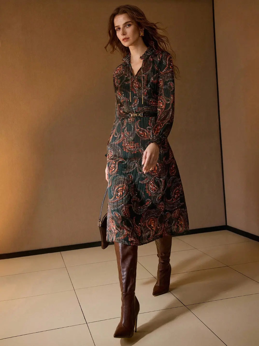 Vestido Midi Manga Longa Textura Paisley Verde - EstiloE, Vestido Manga Longa Bufante, Vestido Longo, Vestido Manga Longa, Vestido Boho, Vestido Elegante, Vestido Midi, Vestido Chiffon, Vestido Estampa Paislay, Vestido Manga Longa Estampa Verde