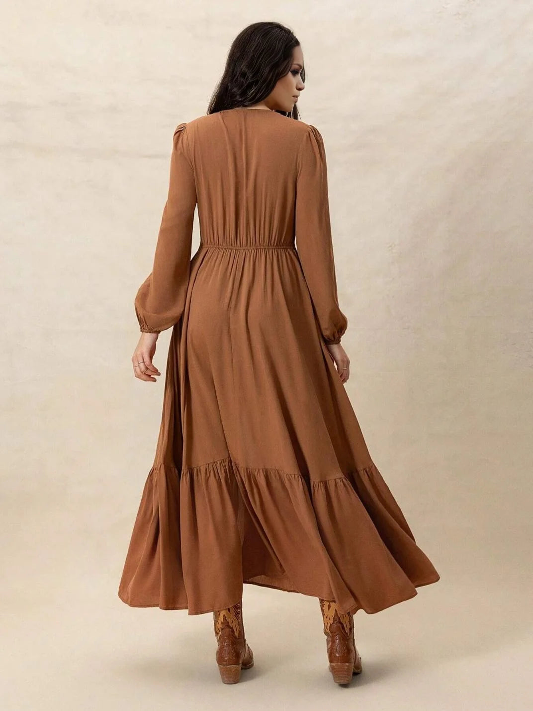 Vestido Longo com Renda Manga Longa Marrom - EstiloE, Vestido Manga Longa Bufante, Vestido Longo, Vestido Manga Longa, Vestido Boho, Vestido Elegante, Vestido Casual, Vestido de Viscose, Vestido Caramelo, Vestido Boho Chic, Vestido Marrom
