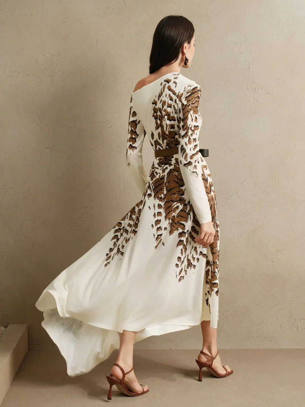 Vestido Midi Manga Longa Assimétrico - EstiloE, Vestido Manga Ombro a Mostra, Vestido Longo, Vestido Manga Longa, Vestido Boho, Vestido Elegante, Vestido Midi, Vestido Moderno, Vestido Assimétrico