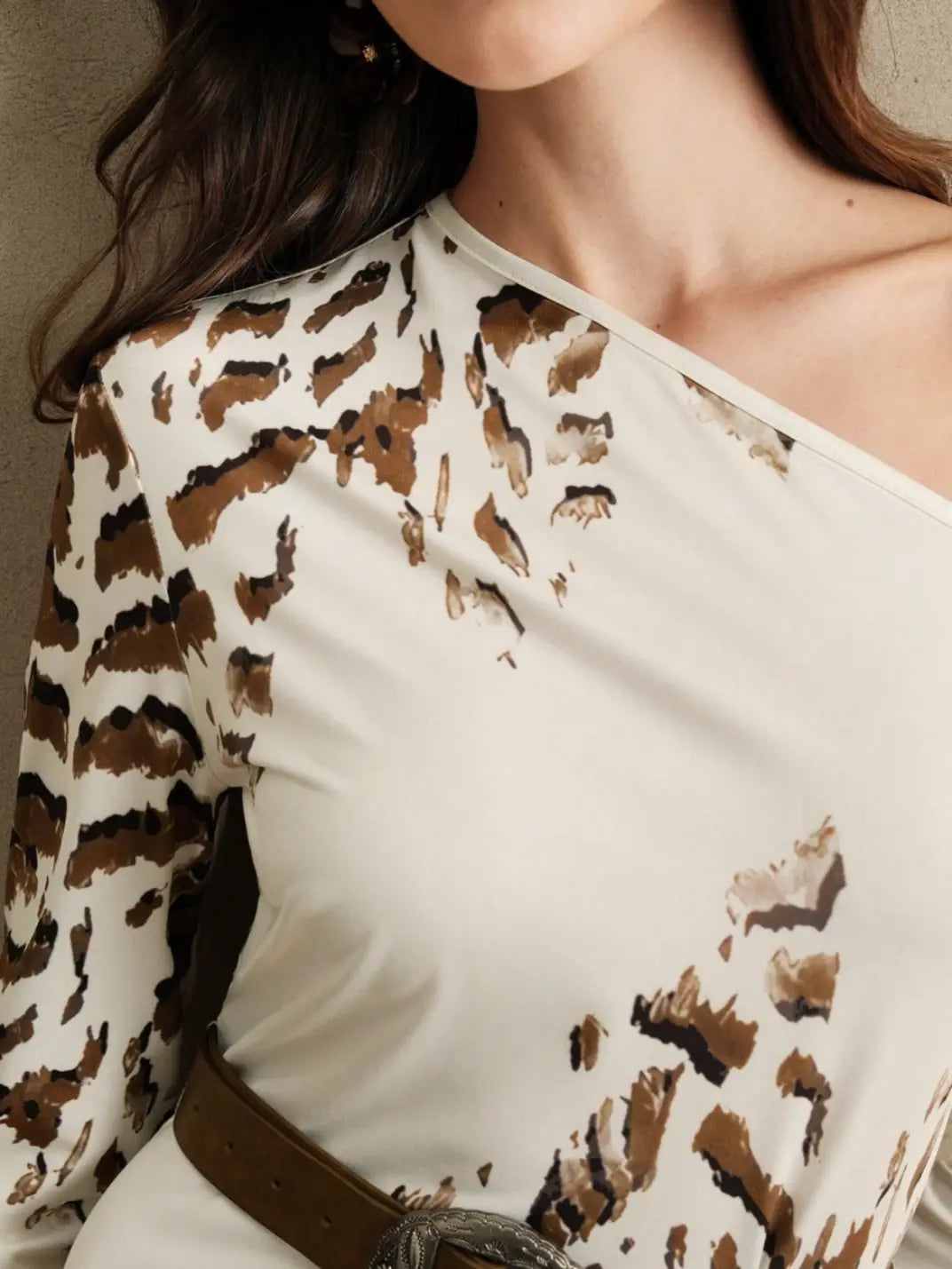 Vestido Midi Manga Longa Assimétrico - EstiloE, Vestido Manga Ombro a Mostra, Vestido Longo, Vestido Manga Longa, Vestido Boho, Vestido Elegante, Vestido Midi, Vestido Moderno, Vestido Assimétrico