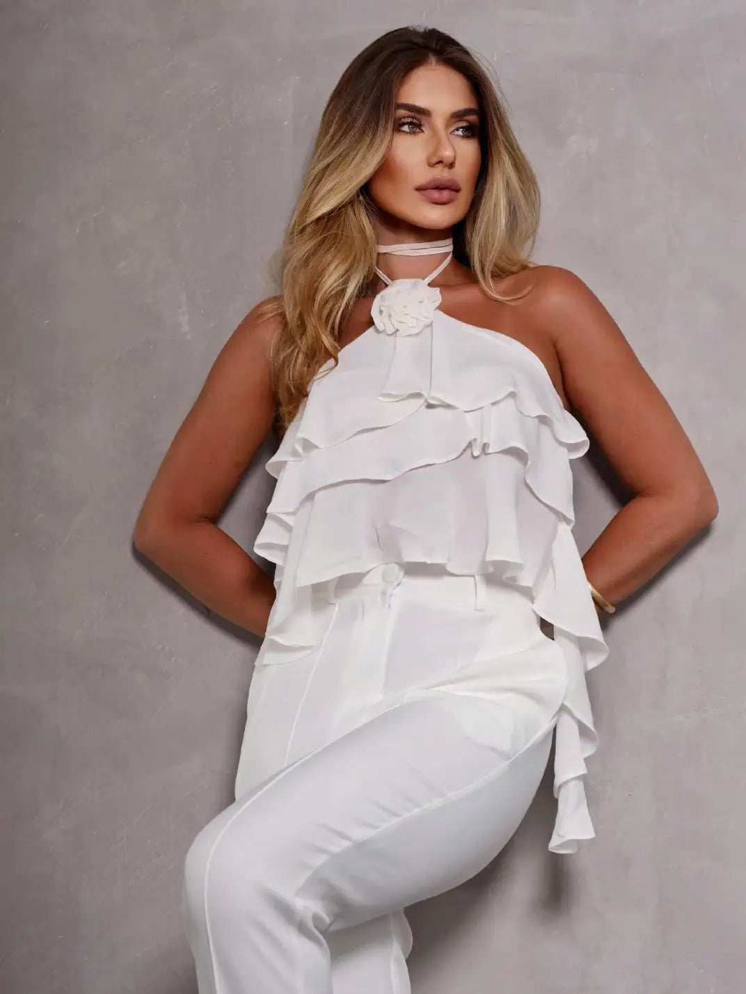 Blusa com Babados Flor Frente Única Branco - EstiloE, Blusa Feminina, Blusa Frente Única, Blusa com Flor, Blusa com Babados, Blusa Feminina Branca, Blusa Branca, Blusinha Feminina