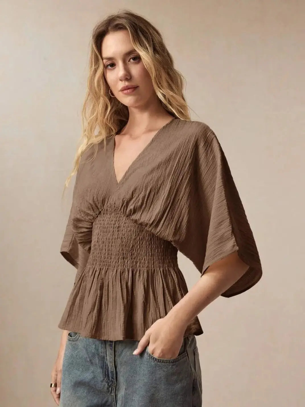 Blusa Manga Morcego Cintura Elástica Marrom - EtiloE, Blusa Feminina, Camisa Feminina Meia Manga, Blusa Feminina Meia Manga, Blusa Feminina Manga Morcego, Blusa Feminina Marrom, Blusa Marrom, Blusinha Feminina Marrom, Blusa franzida, Blusa com Elástico