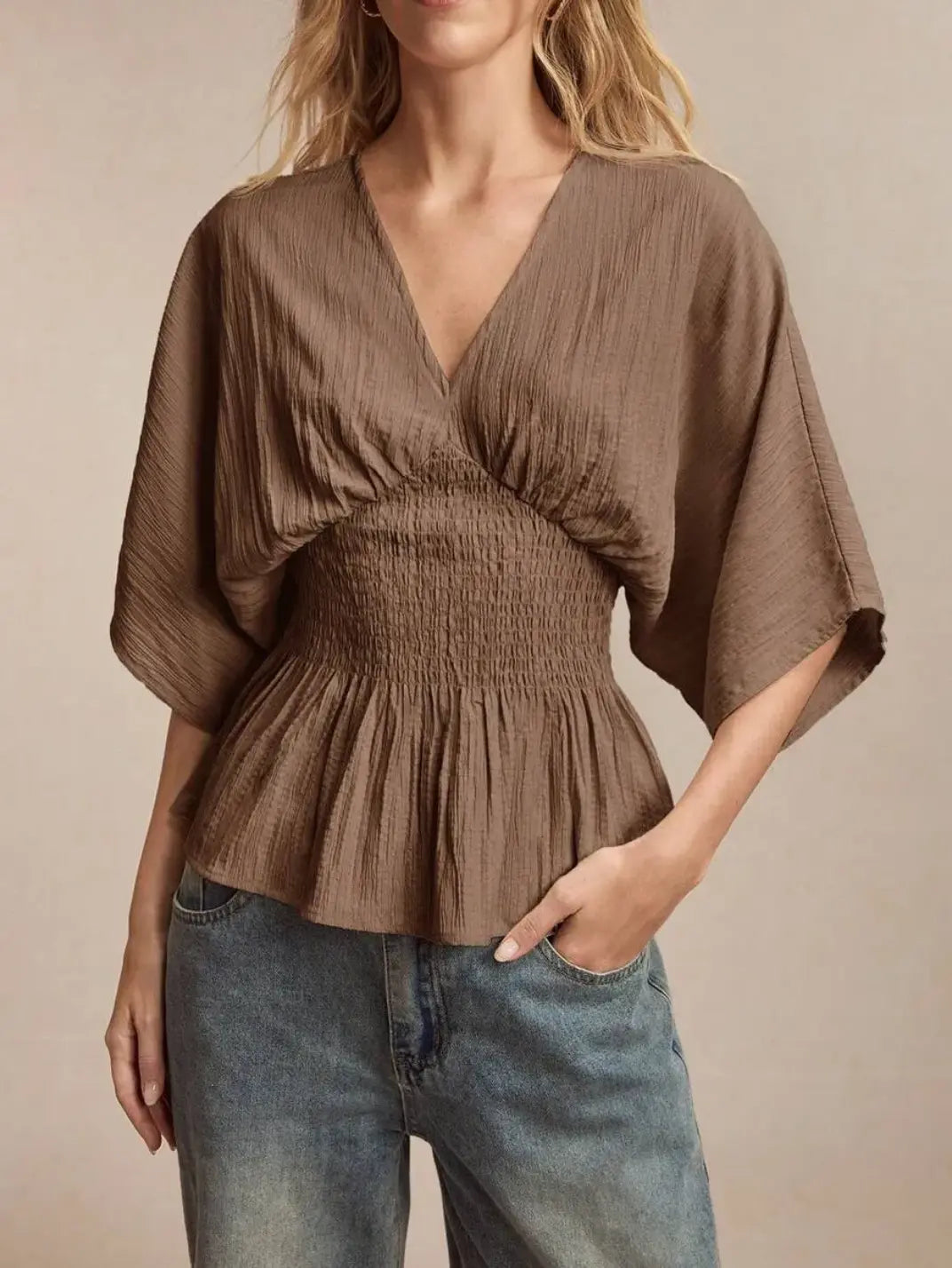 Blusa Manga Morcego Cintura Elástica Marrom - EtiloE, Blusa Feminina, Camisa Feminina Meia Manga, Blusa Feminina Meia Manga, Blusa Feminina Manga Morcego, Blusa Feminina Marrom, Blusa Marrom, Blusinha Feminina Marrom, Blusa franzida, Blusa com Elástico