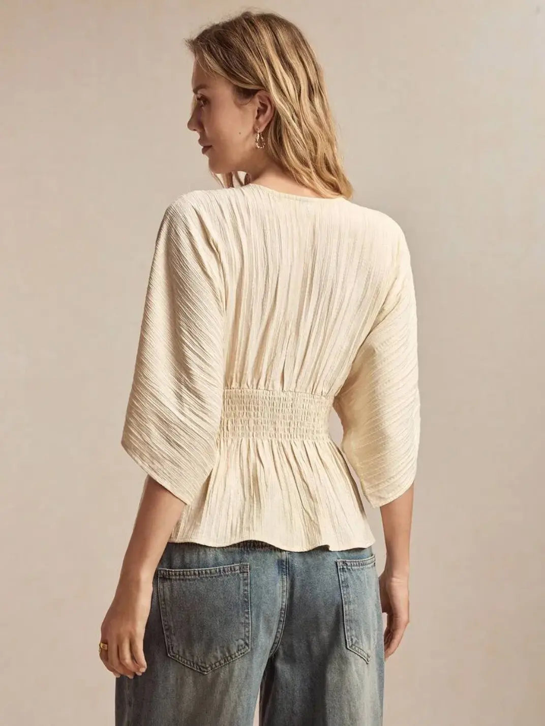 Blusa Manga Morcego Cintura Elástica Natural - EtiloE, Blusa Feminina, Camisa Feminina Meia Manga, Blusa Feminina Meia Manga, Blusa Feminina Manga Morcego, Blusa Feminina Natural, Blusa Natural, Blusinha Feminina Natural, Blusa franzida, Blusa com Elástico, Blusa Feminina Bege