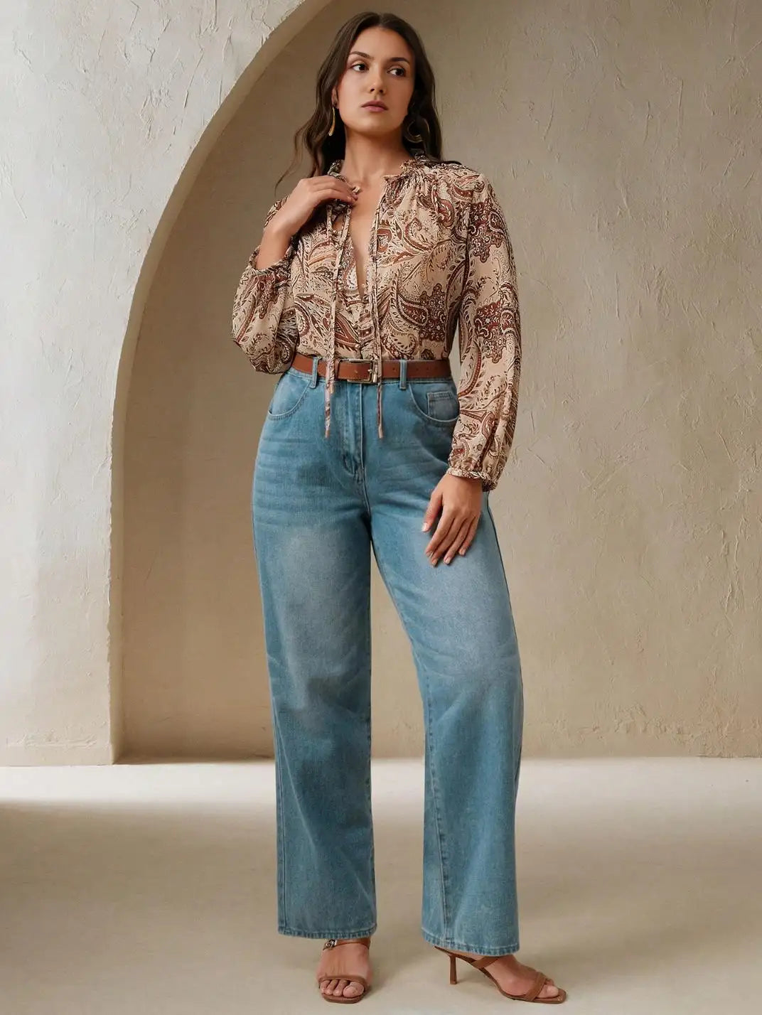 Blusa Manga Longa com Laços Paisley Plus Castanho - EstiloE, Camisa Manga Longa, Camisa Feminina Manga Longa, Camisa Feminina Floral, Camisa Feminina Estampada, Camisa Feminina, Blusa Sofisticada, Blusa Manga Longa, Blusa Feminina Castanho, Blusa Feminina, Blusa Estampa Paisley, Blusa Elegante, Blusa Manga Longa Plus, Camisa Feminina Plus, Blusa Plus Size