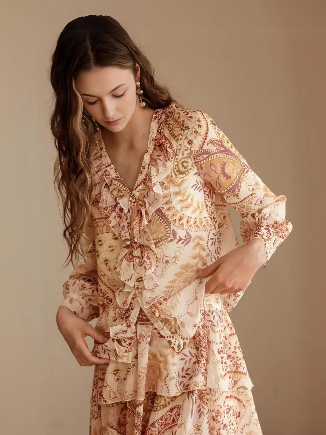 Blusa Manga Longa Babados Paisley - EstiloE, Camisa Manga Longa, Camisa Feminina Manga Longa, Camisa Feminina Floral, Camisa Feminina Estampada, Camisa Feminina, Blusa Manga Longa, Blusa Manga Longa, Blusa Feminina, Blusa Estampa Paisley, Blusa Manga longa Paisley