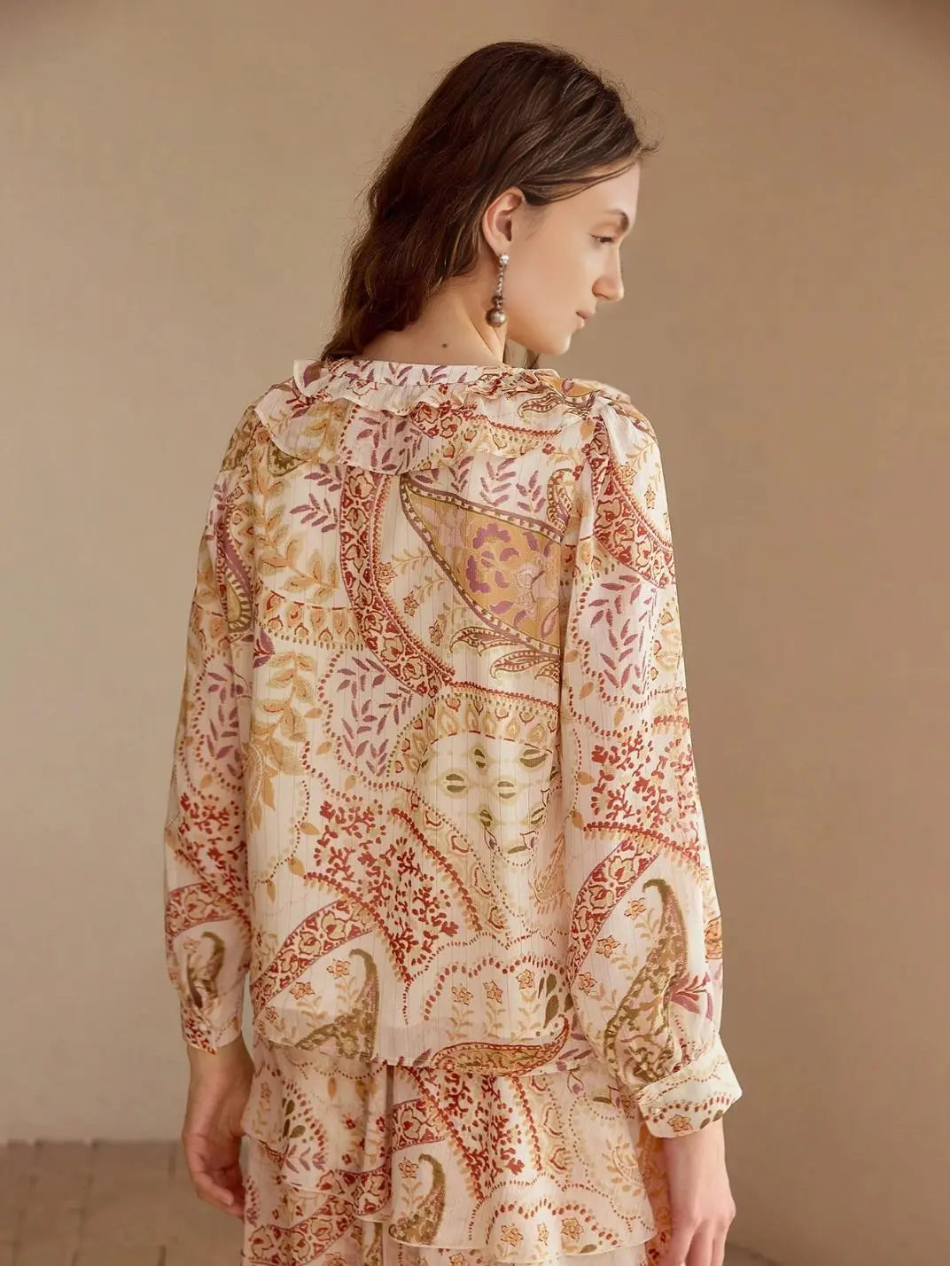 Blusa Manga Longa Babados Paisley - EstiloE, Camisa Manga Longa, Camisa Feminina Manga Longa, Camisa Feminina Floral, Camisa Feminina Estampada, Camisa Feminina, Blusa Manga Longa, Blusa Manga Longa, Blusa Feminina, Blusa Estampa Paisley, Blusa Manga longa Paisley