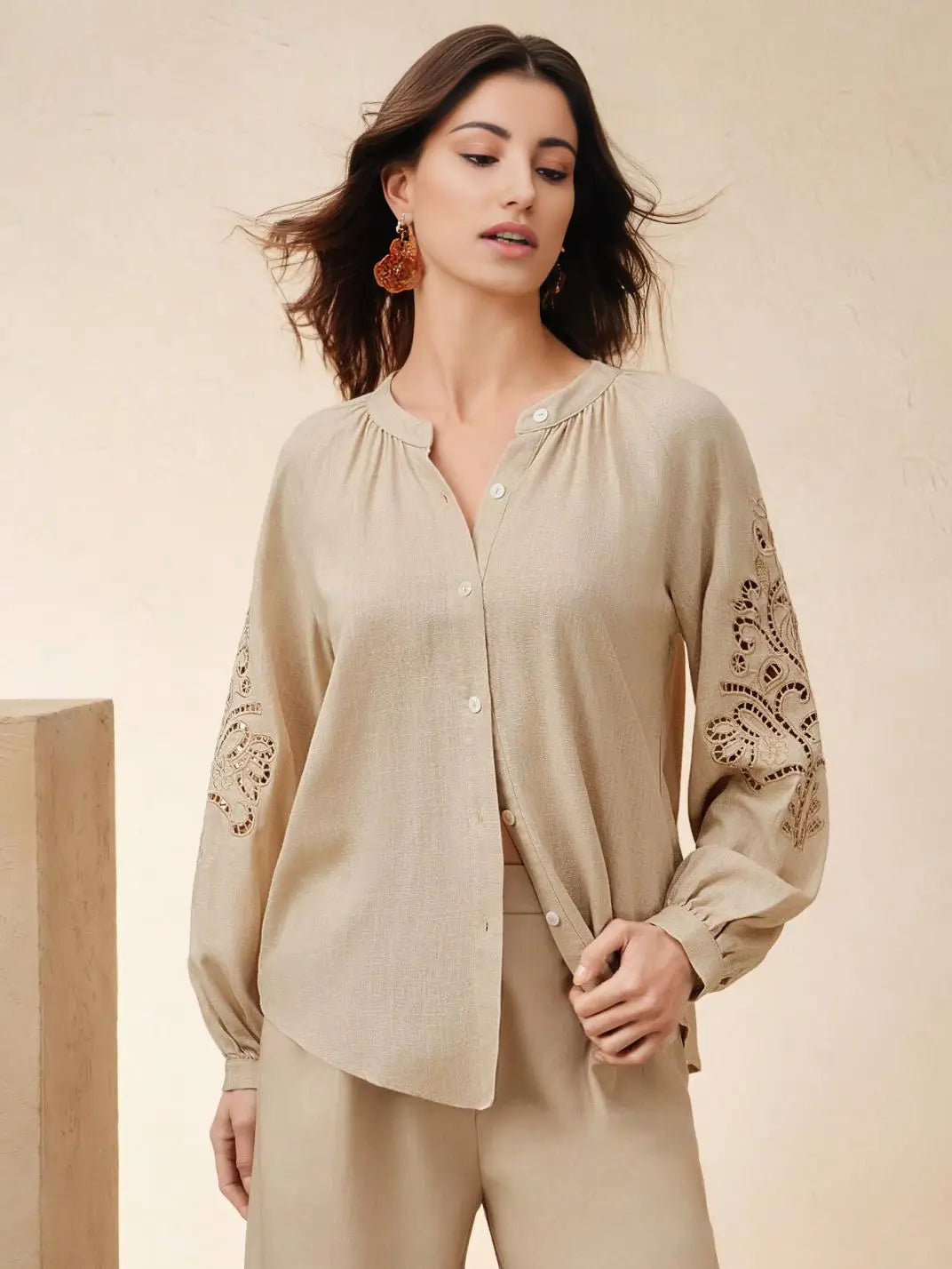 Camisa Feminina Manga Longa Bordada Viscolinho Caqui - EstiloE, Camisa Manga Longa, Camisa Feminina Manga Longa, Camisa Feminina Bordada, Camisa Feminina Estampada, Camisa Feminina, Blusa Sofisticada, Blusa Manga Longa, Blusa Feminina Bordada, Blusa Feminina Caqui, Blusa Bordada, Blusa Elegante