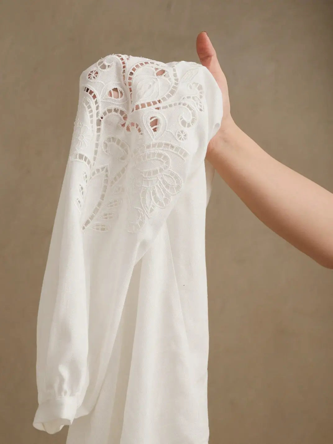 Camisa Feminina Manga Longa Bordada Viscolinho Branco - EstiloE, Camisa Manga Longa, Camisa Feminina Manga Longa, Camisa Feminina Bordada, Camisa Feminina Estampada, Camisa Feminina, Blusa Sofisticada, Blusa Manga Longa, Blusa Feminina Bordada, Blusa Feminina Branca, Blusa Bordada, Blusa Elegante, Camisa Feminina Branca