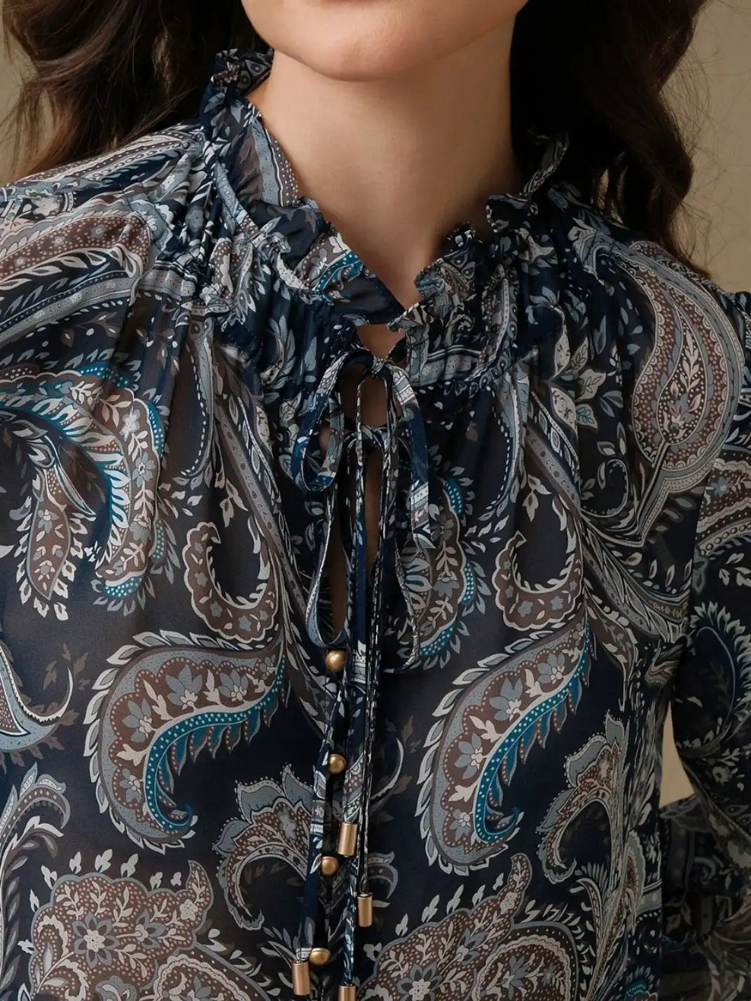 Blusa Manga Longa com Laços Paisley Marinho - EstiloE, Camisa Manga Longa, Camisa Feminina Manga Longa, Camisa Feminina Floral, Camisa Feminina Estampada, Camisa Feminina, Blusa Sofisticada, Blusa Manga Longa, Blusa Feminina Marinho, Blusa Feminina, Blusa Estampa Paisley, Blusa Elegante