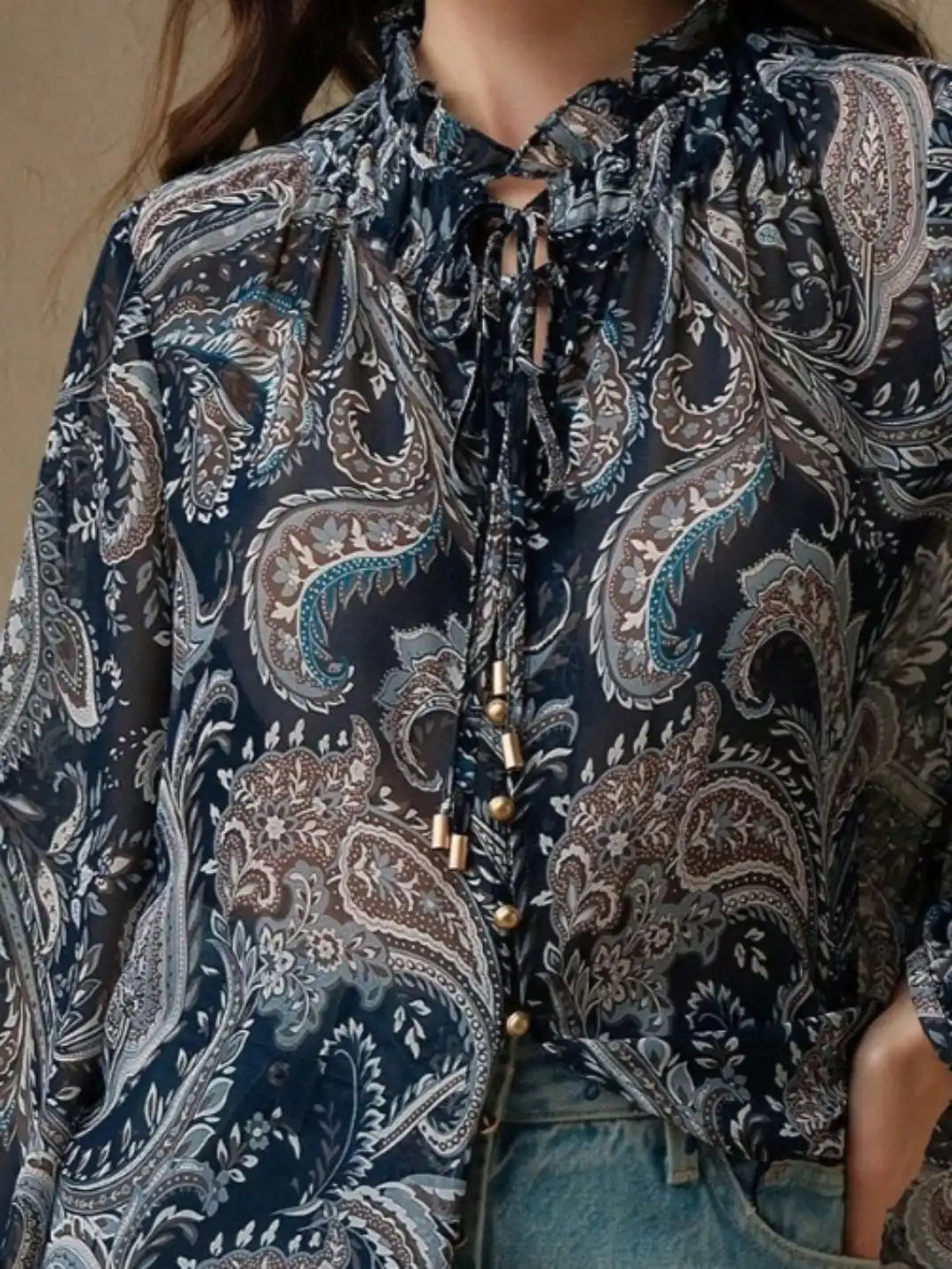 Blusa Manga Longa com Laços Paisley Marinho - EstiloE, Camisa Manga Longa, Camisa Feminina Manga Longa, Camisa Feminina Floral, Camisa Feminina Estampada, Camisa Feminina, Blusa Sofisticada, Blusa Manga Longa, Blusa Feminina Marinho, Blusa Feminina, Blusa Estampa Paisley, Blusa Elegante