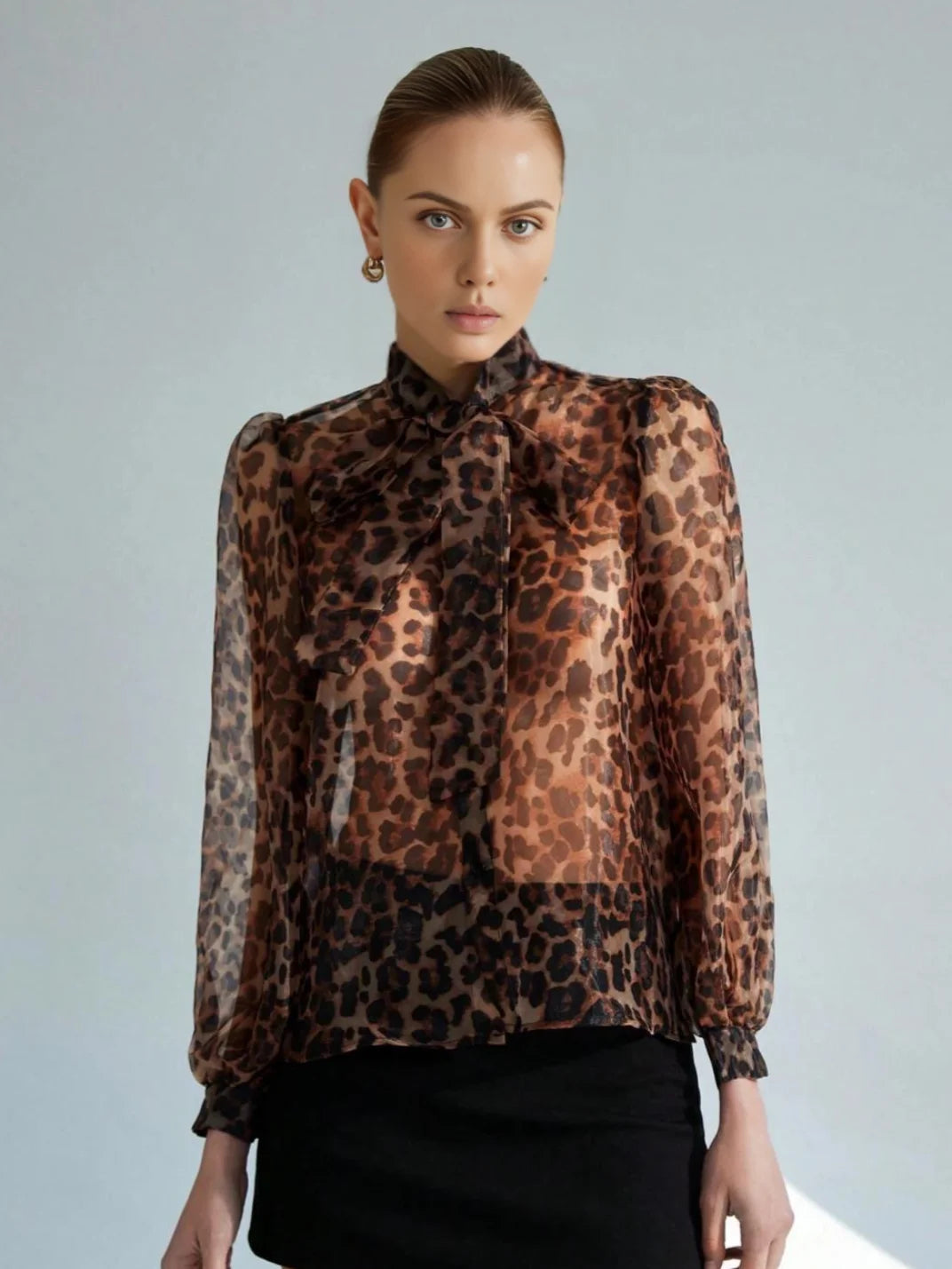 Blusa Manga Longa Organza Onça - EstiloE, Blusa Manga Longa, Camisa Feminina Manga Longa, Blusa Feminina Estampada, Camisa Feminina Organza, Camisa Feminina, Blusa Sofisticada, Blusa Manga Longa, Blusa Feminina Animal Print,  Camisa Estampa Onça, Estampa Animal Print, Camisa Feminina Elegante