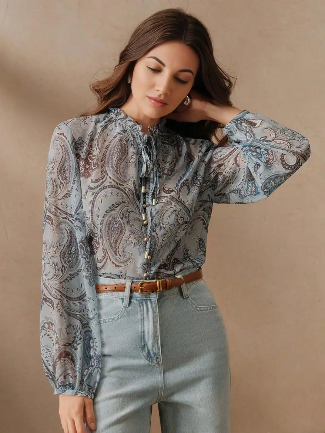 Blusa Manga Longa com Laços Paisley Azul - EstiloE, Camisa Manga Longa, Camisa Feminina Manga Longa, Camisa Feminina Floral, Camisa Feminina Estampada, Camisa Feminina, Blusa Sofisticada, Blusa Manga Longa, Blusa Feminina Azul, Blusa Feminina, Blusa Estampa Paisley, Blusa Elegante