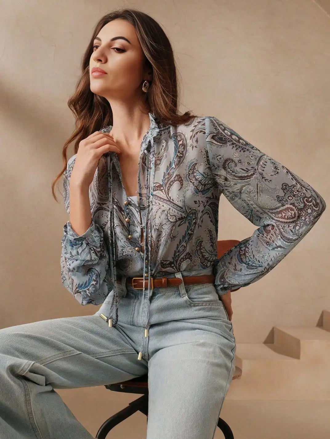 Blusa Manga Longa com Laços Paisley Azul - EstiloE, Camisa Manga Longa, Camisa Feminina Manga Longa, Camisa Feminina Floral, Camisa Feminina Estampada, Camisa Feminina, Blusa Sofisticada, Blusa Manga Longa, Blusa Feminina Azul, Blusa Feminina, Blusa Estampa Paisley, Blusa Elegante