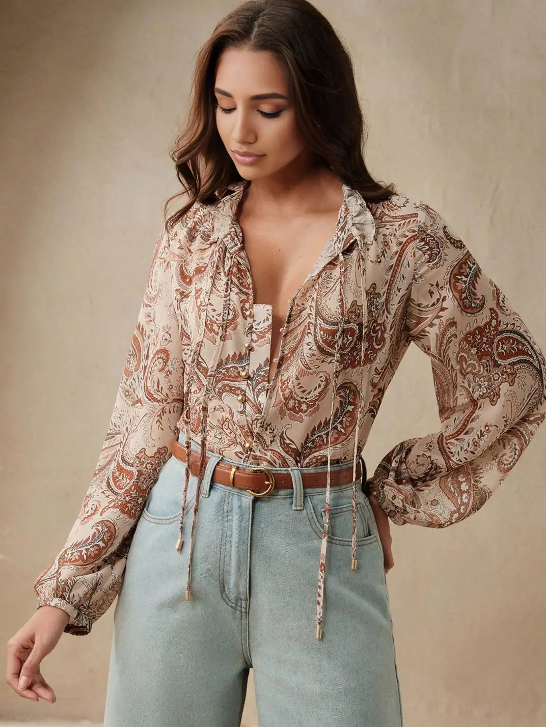 Blusa Manga Longa com Laços Paisley Castanho - EstiloE, Camisa Manga Longa, Camisa Feminina Manga Longa, Camisa Feminina Floral, Camisa Feminina Estampada, Camisa Feminina, Blusa Sofisticada, Blusa Manga Longa, Blusa Feminina Marrom, Blusa Feminina, Blusa Estampa Paisley, Blusa Elegante