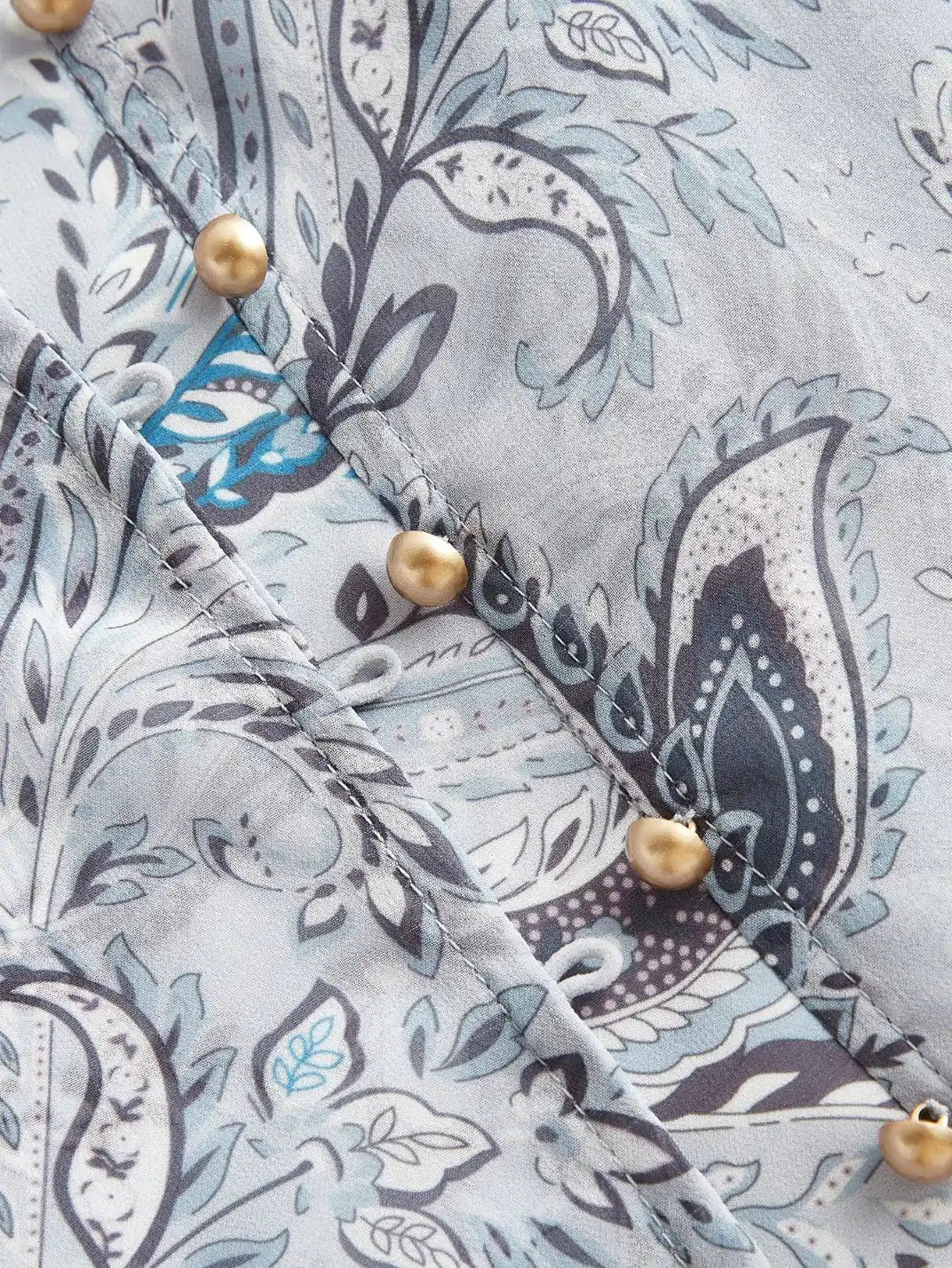Blusa Manga Longa com Laços Paisley Plus - EstiloE, Camisa Manga Longa, Camisa Feminina Manga Longa, Camisa Feminina Floral, Camisa Feminina Estampada, Camisa Feminina, Blusa Sofisticada, Blusa Manga Longa, Blusa Feminina Azul, Blusa Feminina, Blusa Estampa Paisley, Blusa Elegante, Blusa Manga Longa Plus, Camisa Feminina Plus, Blusa Plus Size