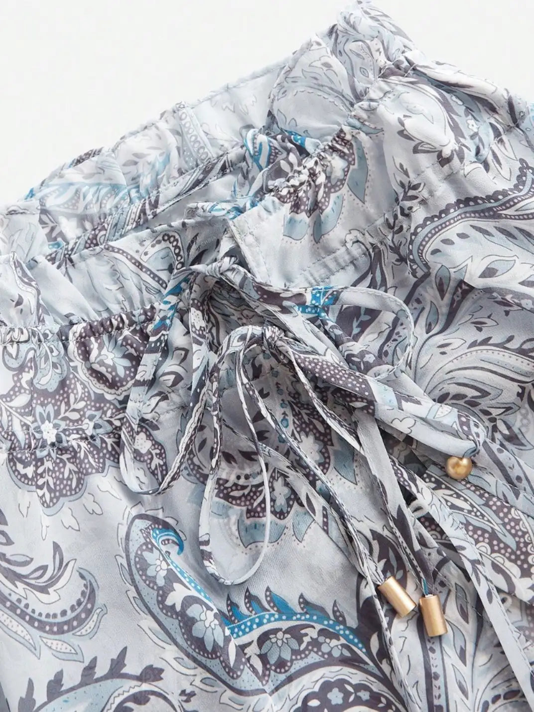 Blusa Manga Longa com Laços Paisley Plus - EstiloE, Camisa Manga Longa, Camisa Feminina Manga Longa, Camisa Feminina Floral, Camisa Feminina Estampada, Camisa Feminina, Blusa Sofisticada, Blusa Manga Longa, Blusa Feminina Azul, Blusa Feminina, Blusa Estampa Paisley, Blusa Elegante, Blusa Manga Longa Plus, Camisa Feminina Plus, Blusa Plus Size