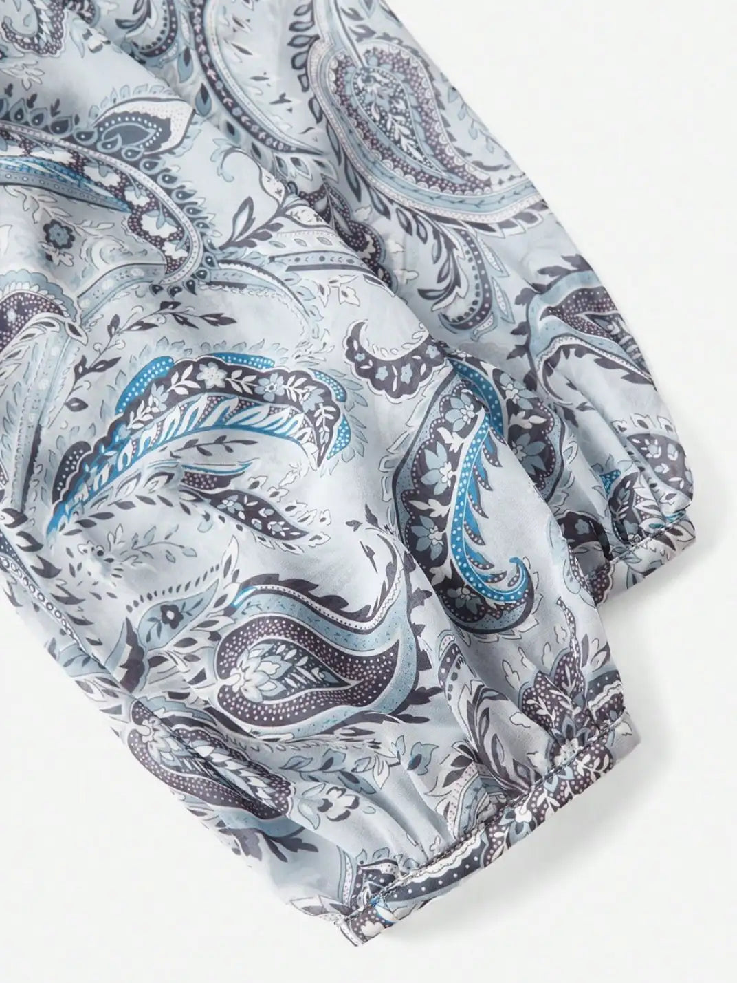 Blusa Manga Longa com Laços Paisley Plus - EstiloE, Camisa Manga Longa, Camisa Feminina Manga Longa, Camisa Feminina Floral, Camisa Feminina Estampada, Camisa Feminina, Blusa Sofisticada, Blusa Manga Longa, Blusa Feminina Azul, Blusa Feminina, Blusa Estampa Paisley, Blusa Elegante, Blusa Manga Longa Plus, Camisa Feminina Plus, Blusa Plus Size