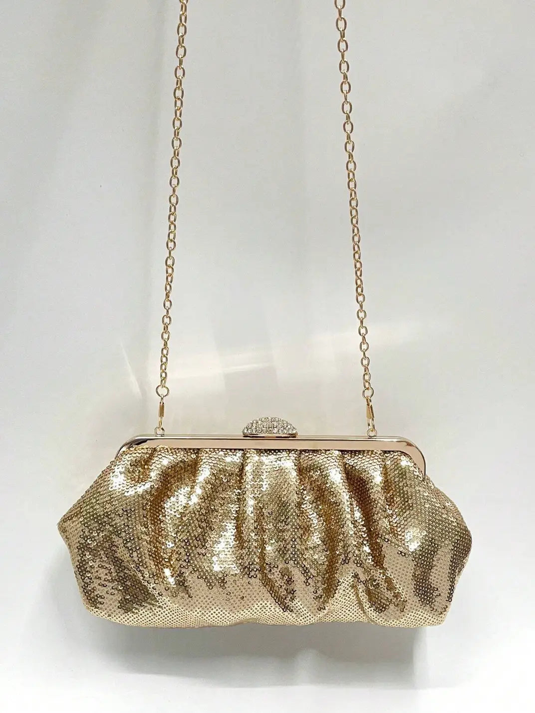 Bolsa Clutch Lantejoulas Lux Dourada - EstiloE, Bolsa Feminina, Bolsa Pequena, Bolsinha Transversal, Bolsa Feminina Pequena, Bolsa Pequena Transversal, Bolsa Clutch, Clutch para Festas, Bolsa de Mão, Bolsa de Festa dourada, Bolsa de Mão com Lantejoulas, Bolsa Chique, Bolsa de Festa, Bolsinha Dourada, Clutch Dourada.